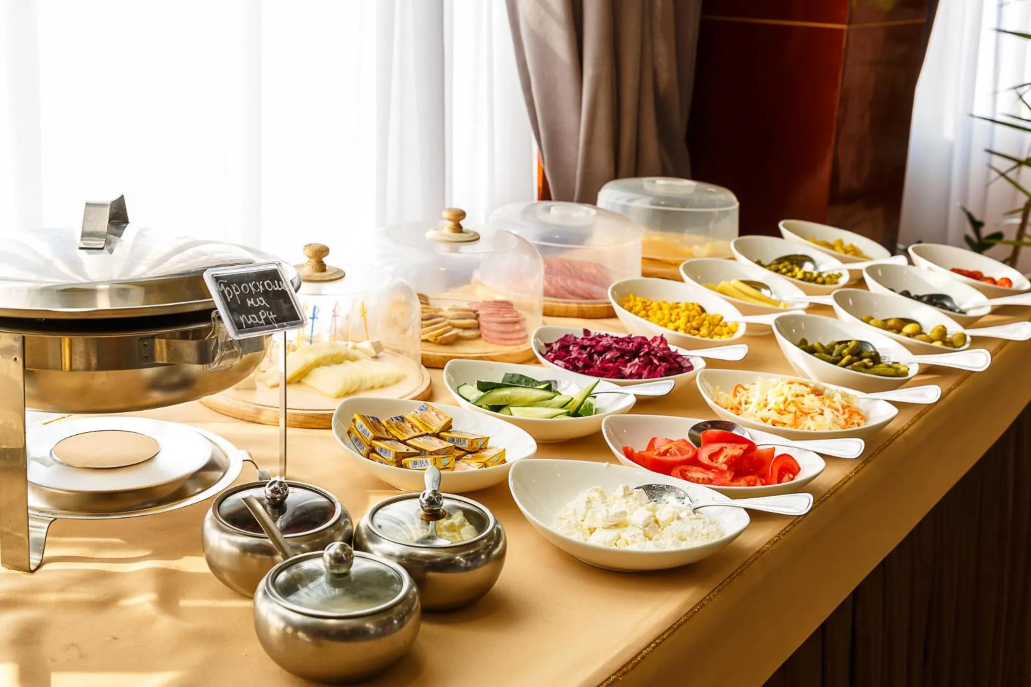 Buffet breakfast in Renion Residence Hotel