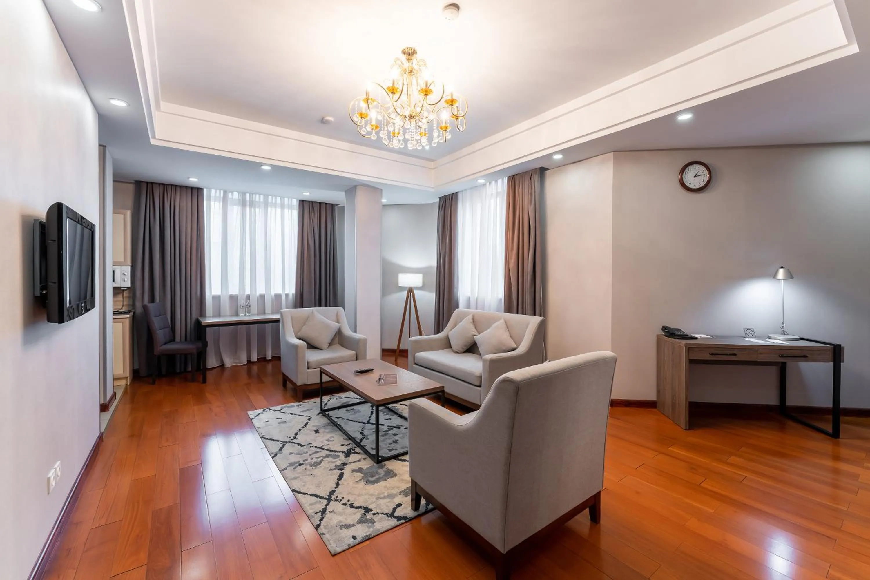 Communal lounge/ TV room in Renion Residence Hotel