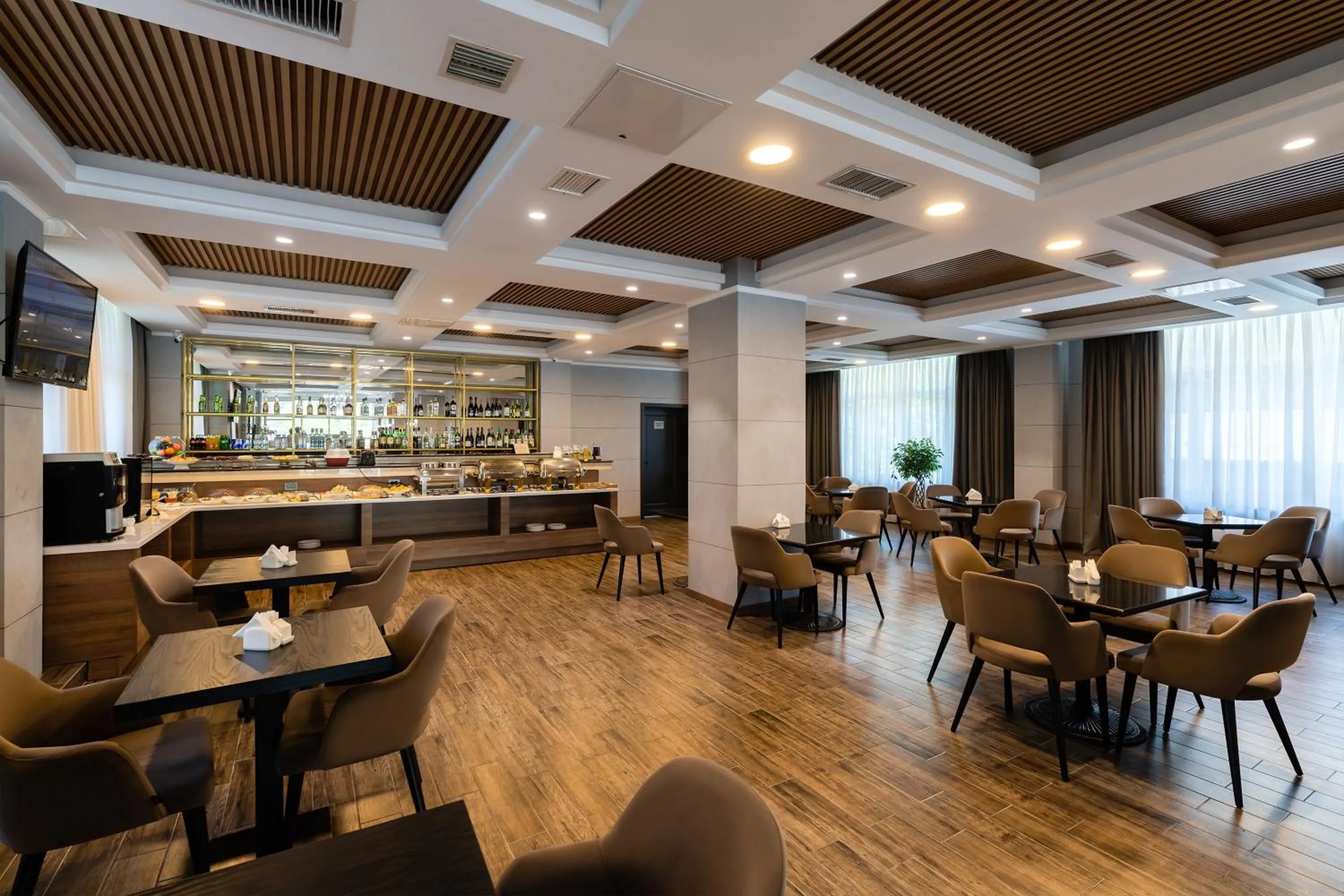 Restaurant/places to eat in Renion Residence Hotel