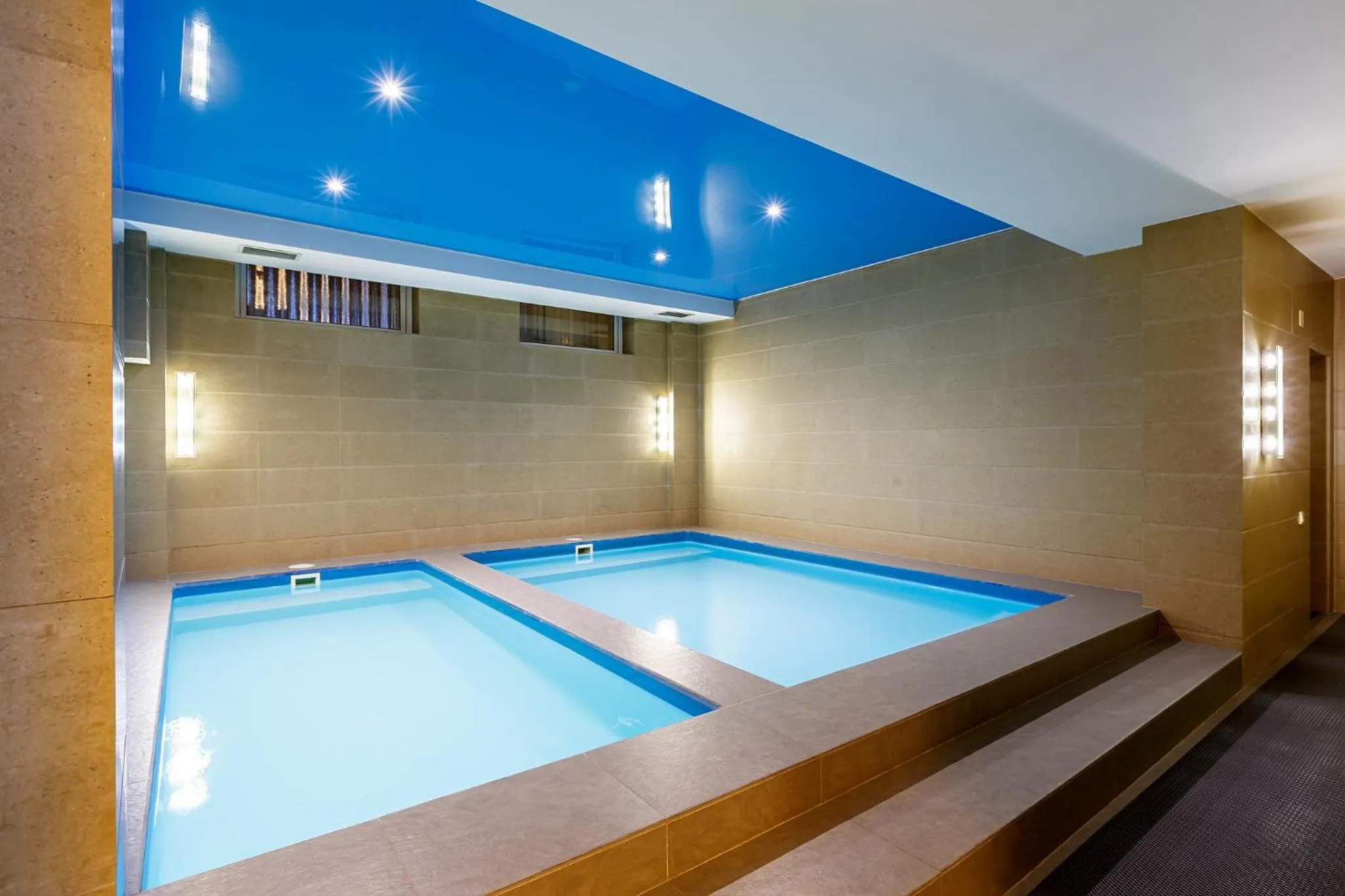 Swimming pool in Renion Residence Hotel