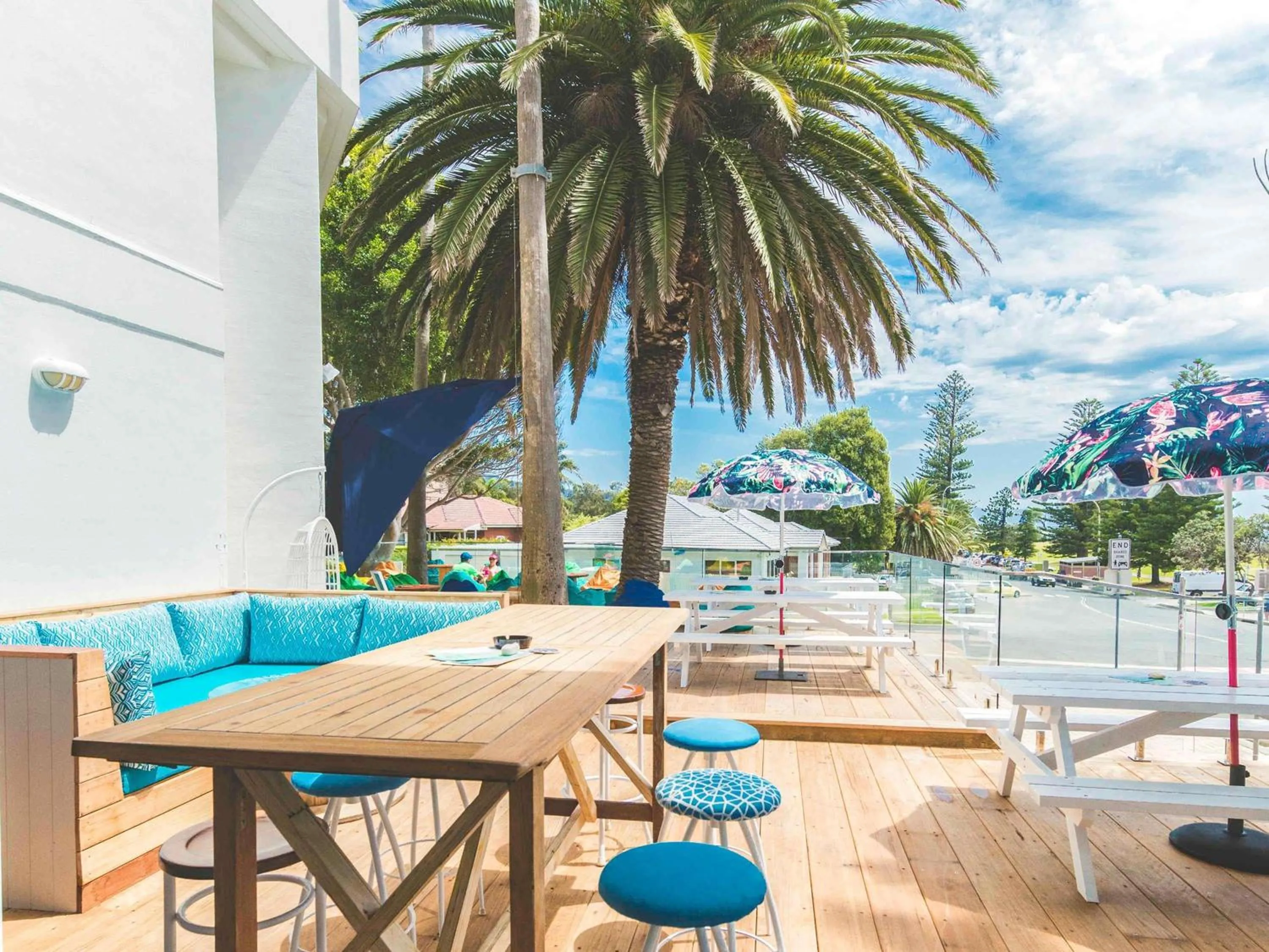 Lounge or bar in Novotel Wollongong Northbeach