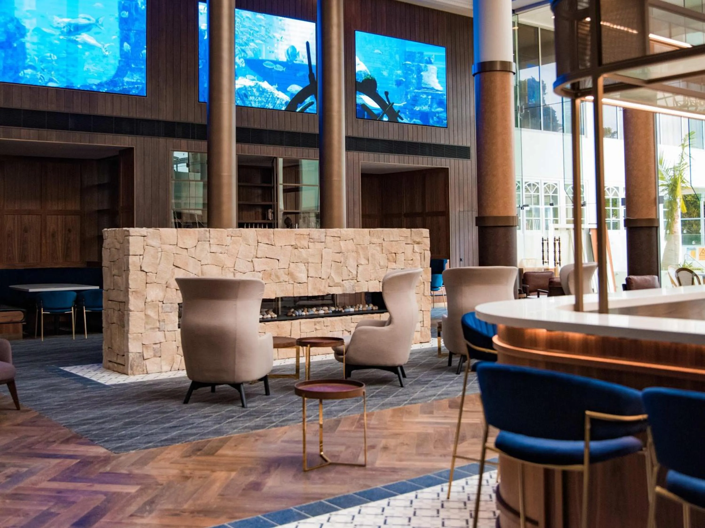Lounge or bar in Novotel Wollongong Northbeach