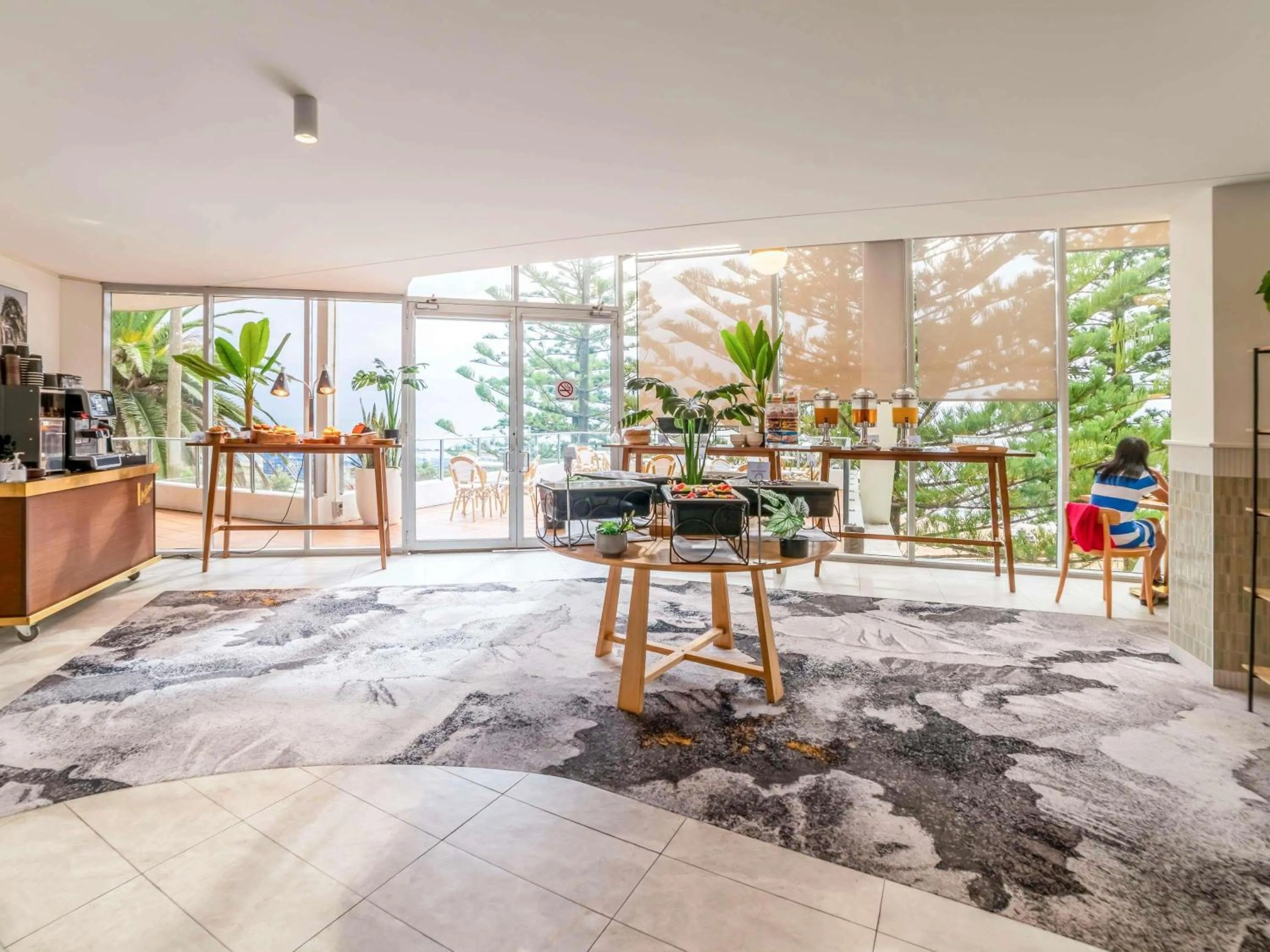 Restaurant/places to eat in Novotel Wollongong Northbeach