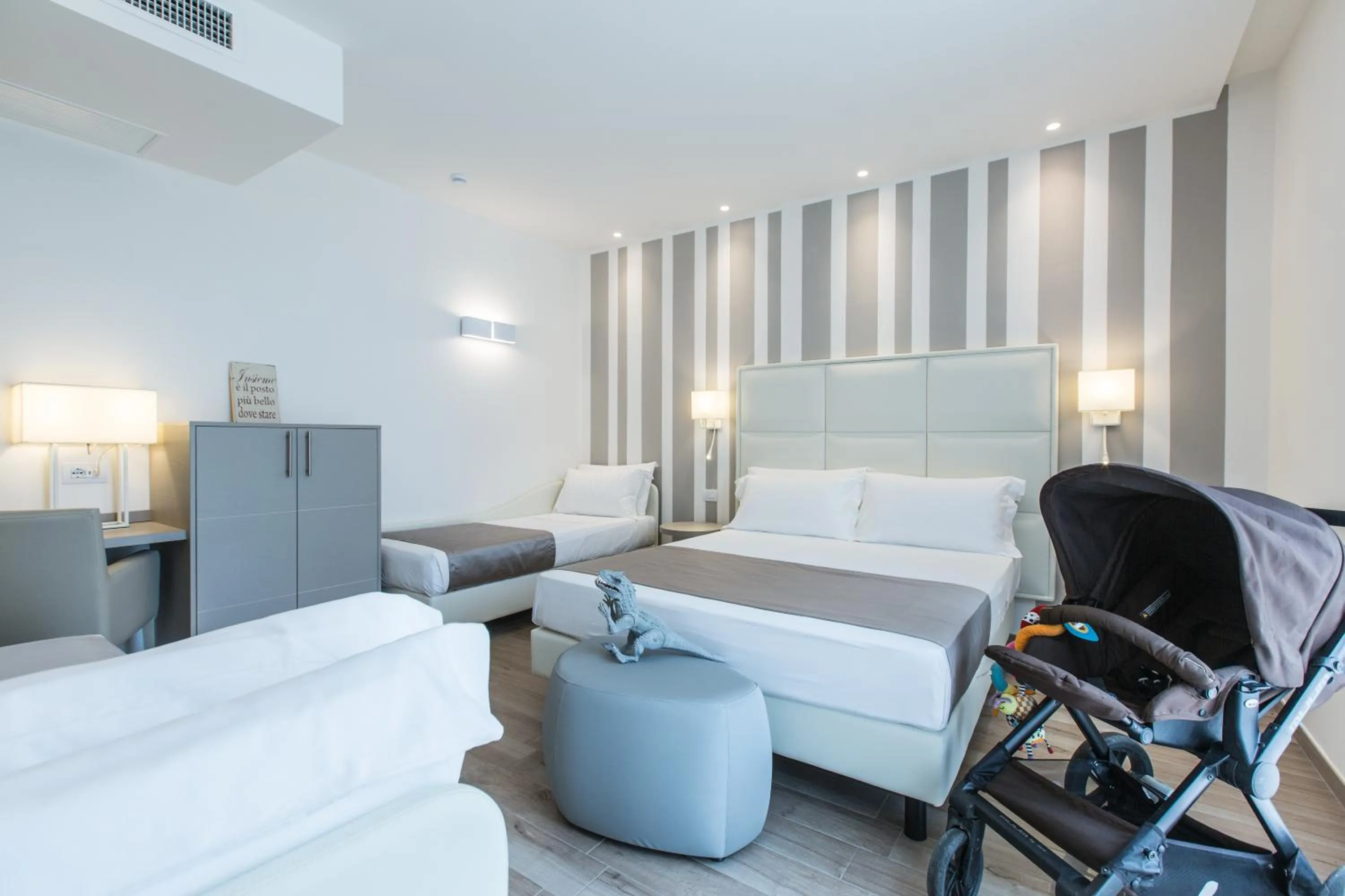 Bedroom, Bed in Hotel Luxor