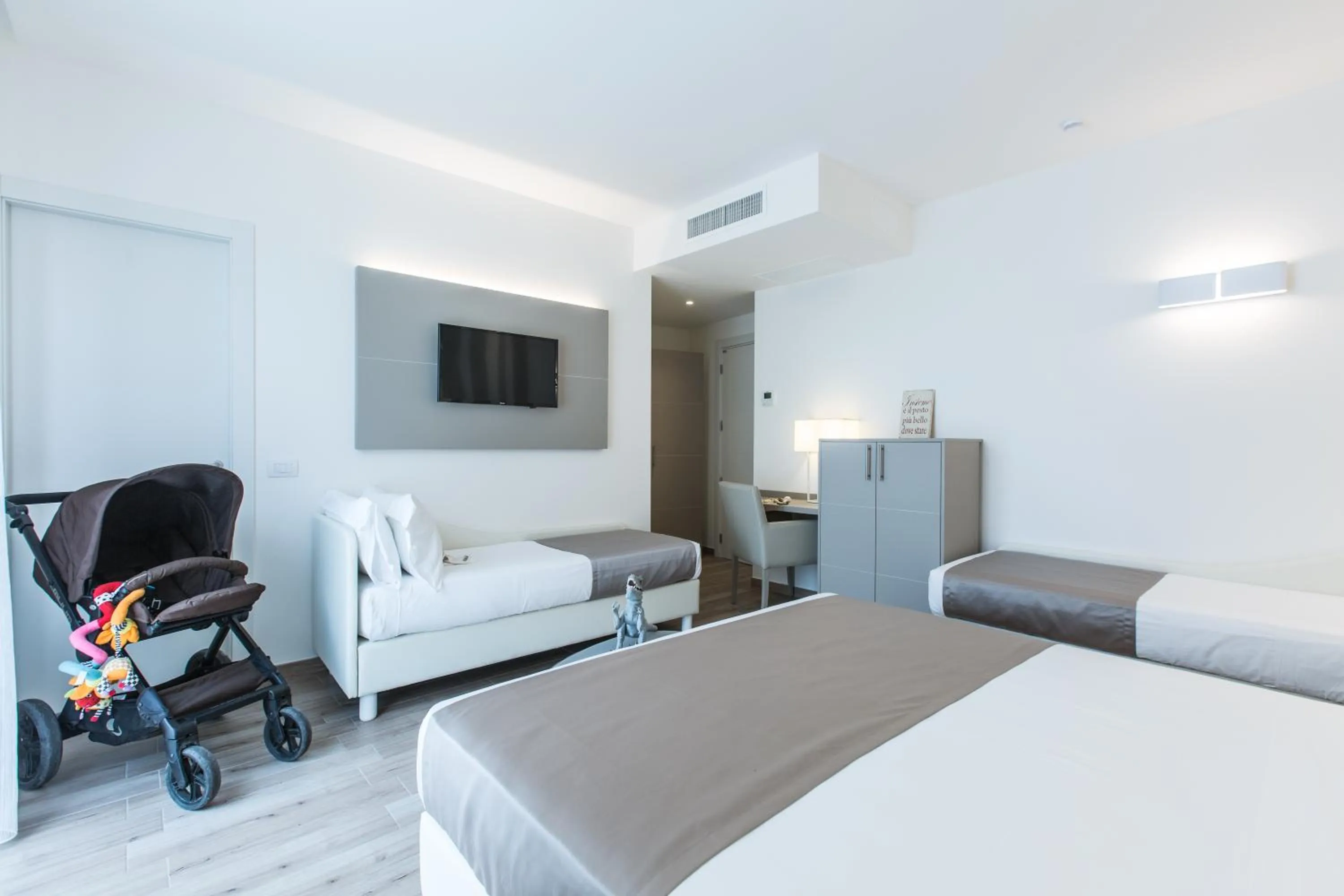 Bedroom, Bed in Hotel Luxor