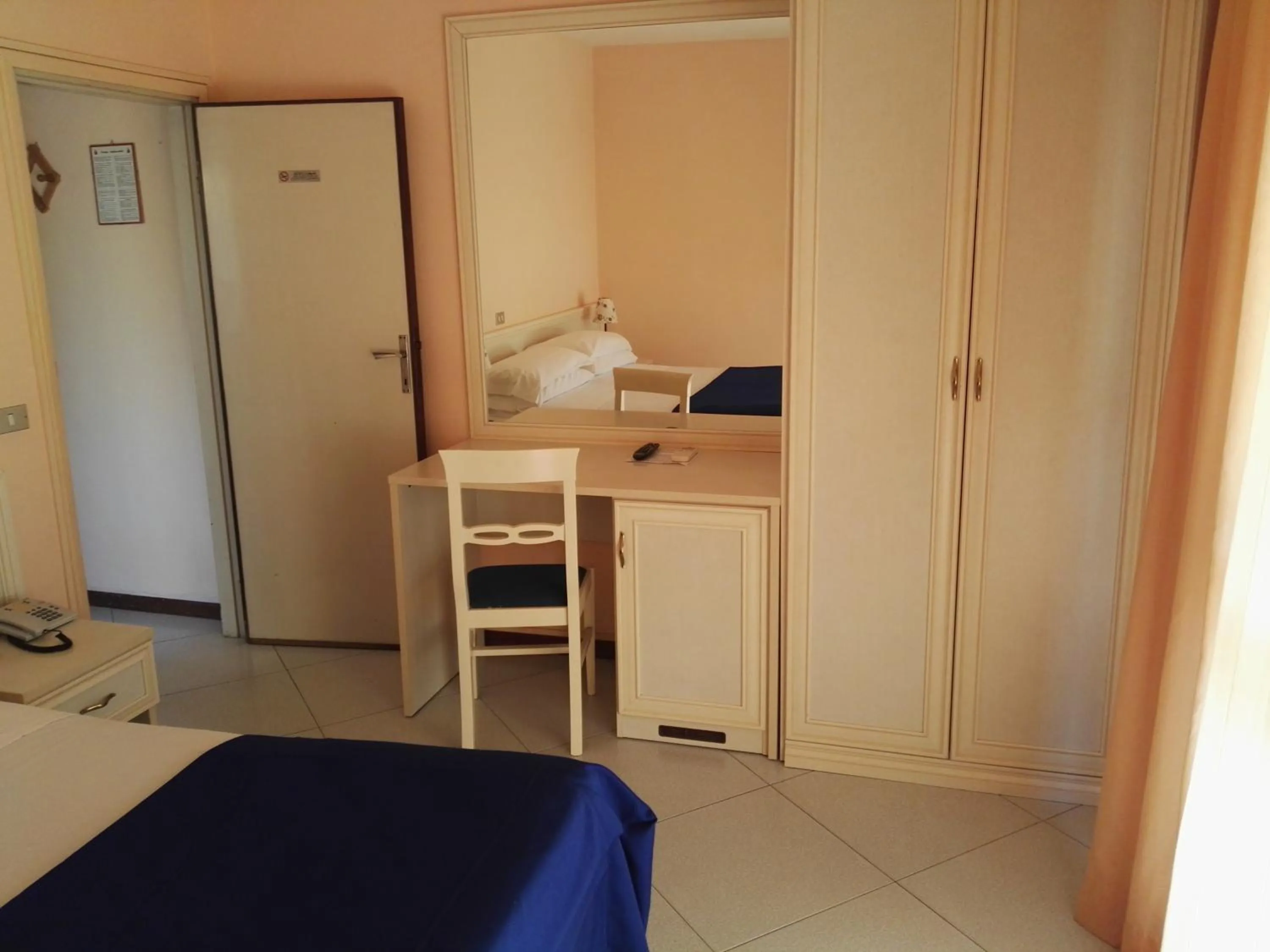 Photo of the whole room, Bed in Hotel Elizabeth