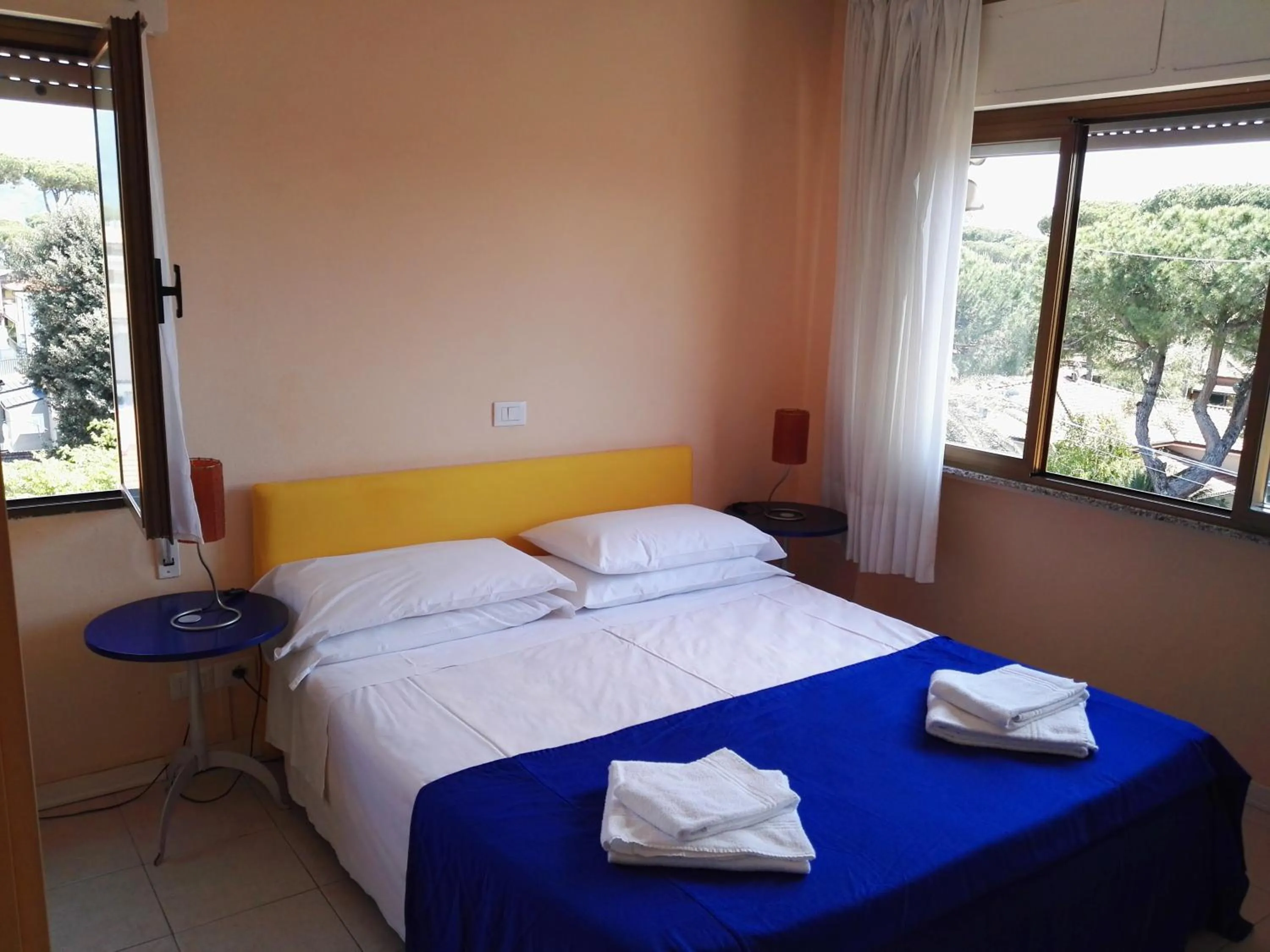 Photo of the whole room, Bed in Hotel Elizabeth