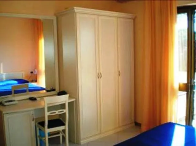 Decorative detail, Bed in Hotel Elizabeth