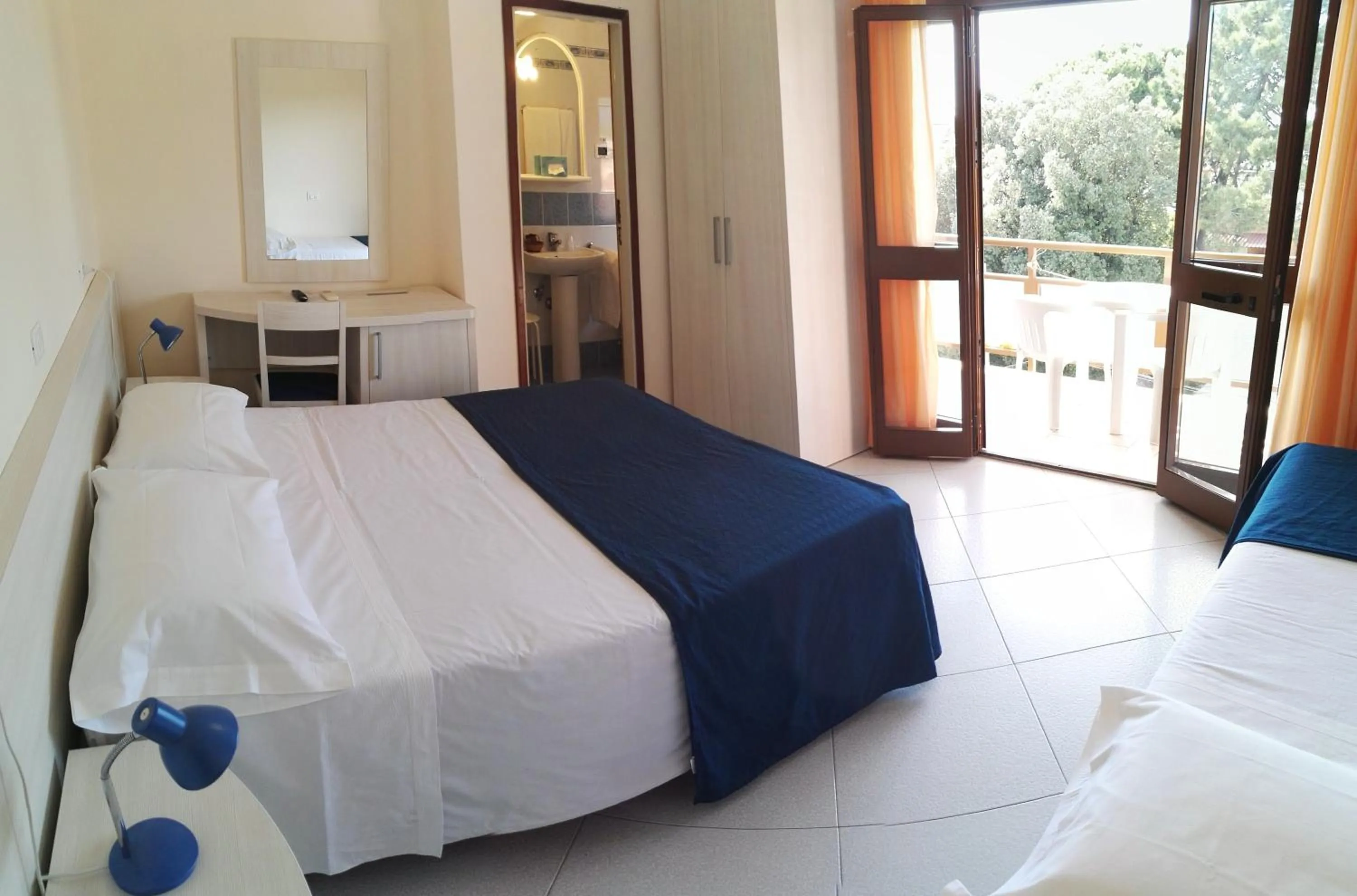 Photo of the whole room, Bed in Hotel Elizabeth