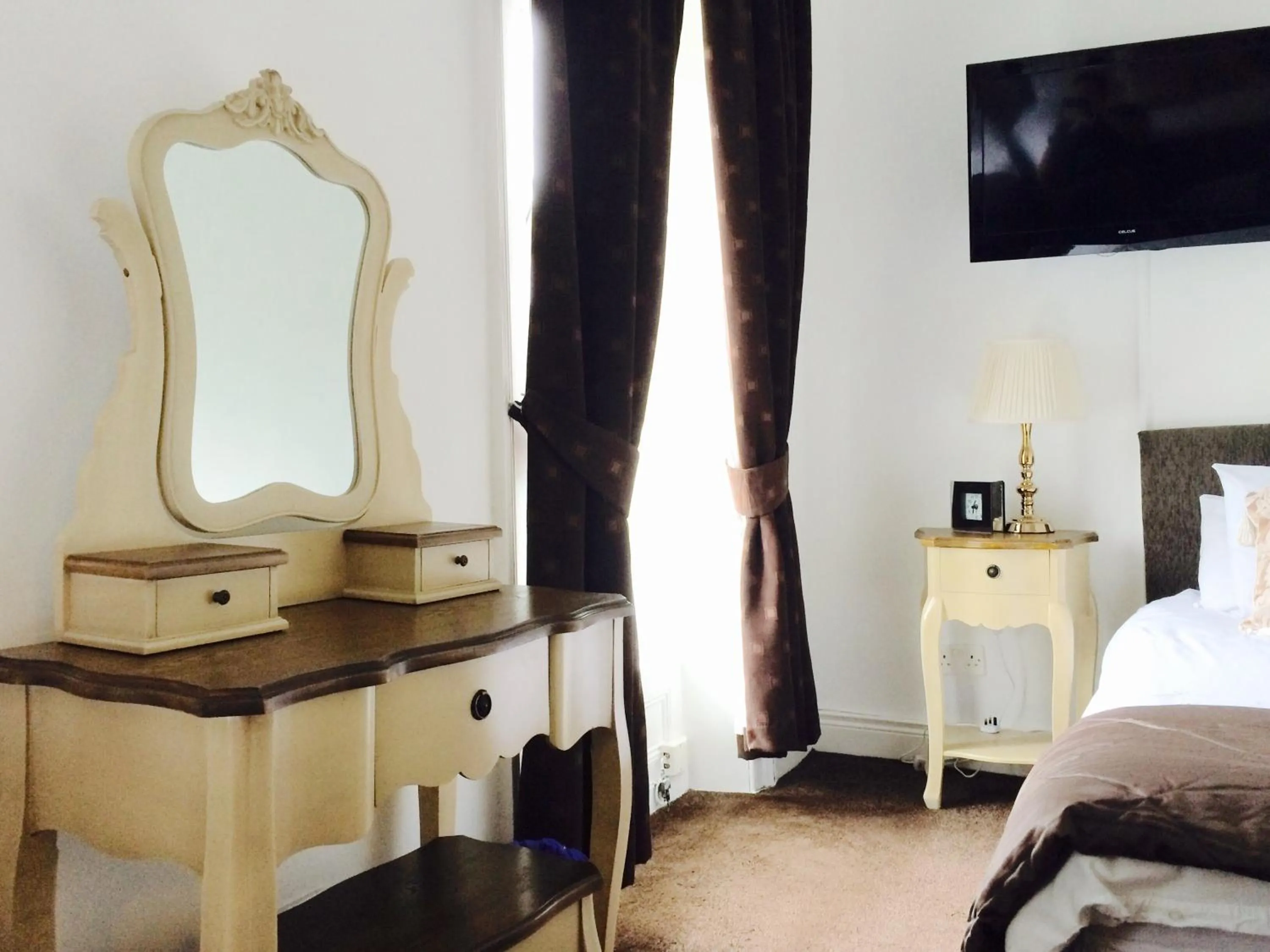 Bedroom, Bed in Serendipity House