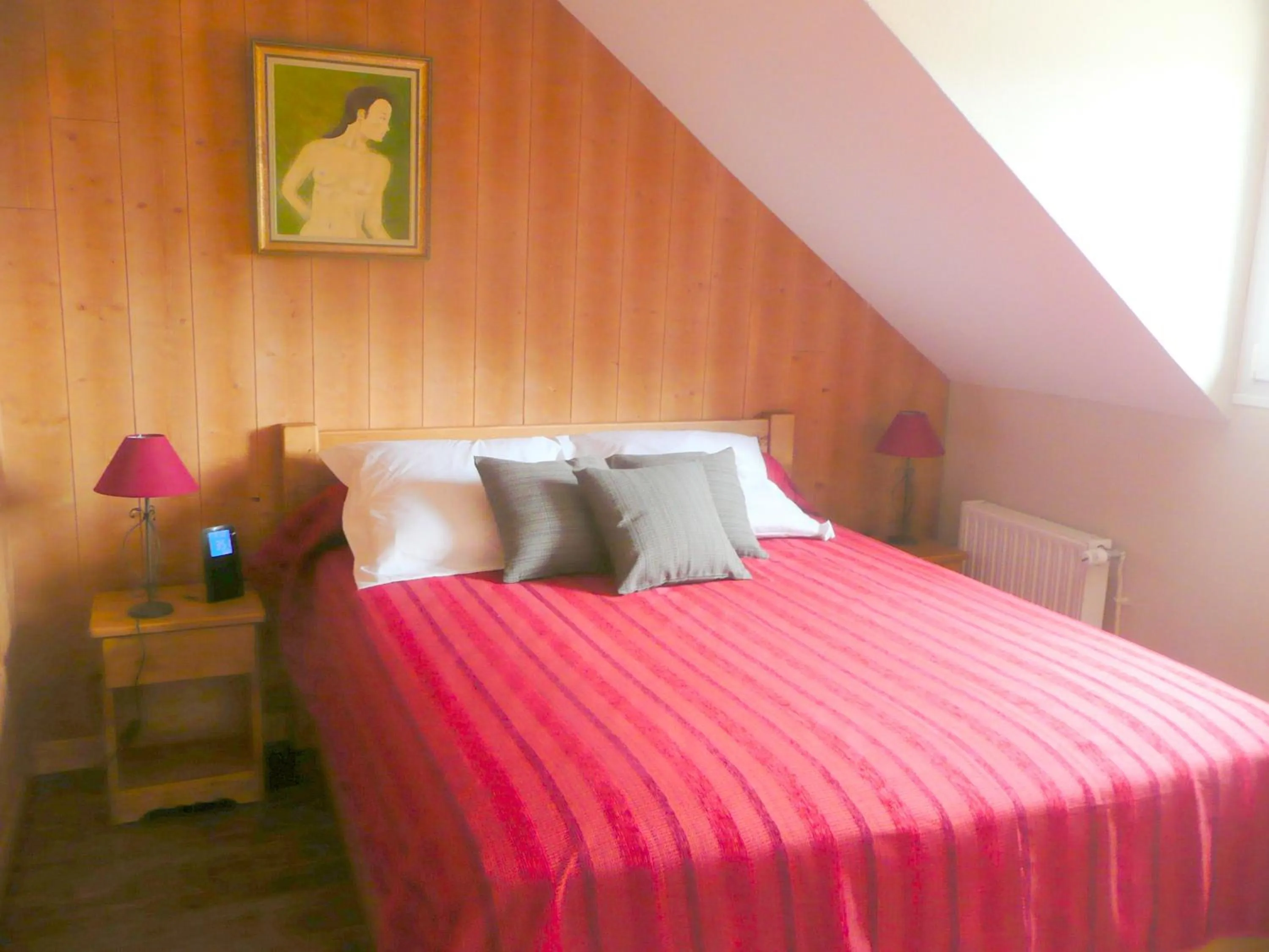 Photo of the whole room, Bed in Residence L'Etoile du Sancy