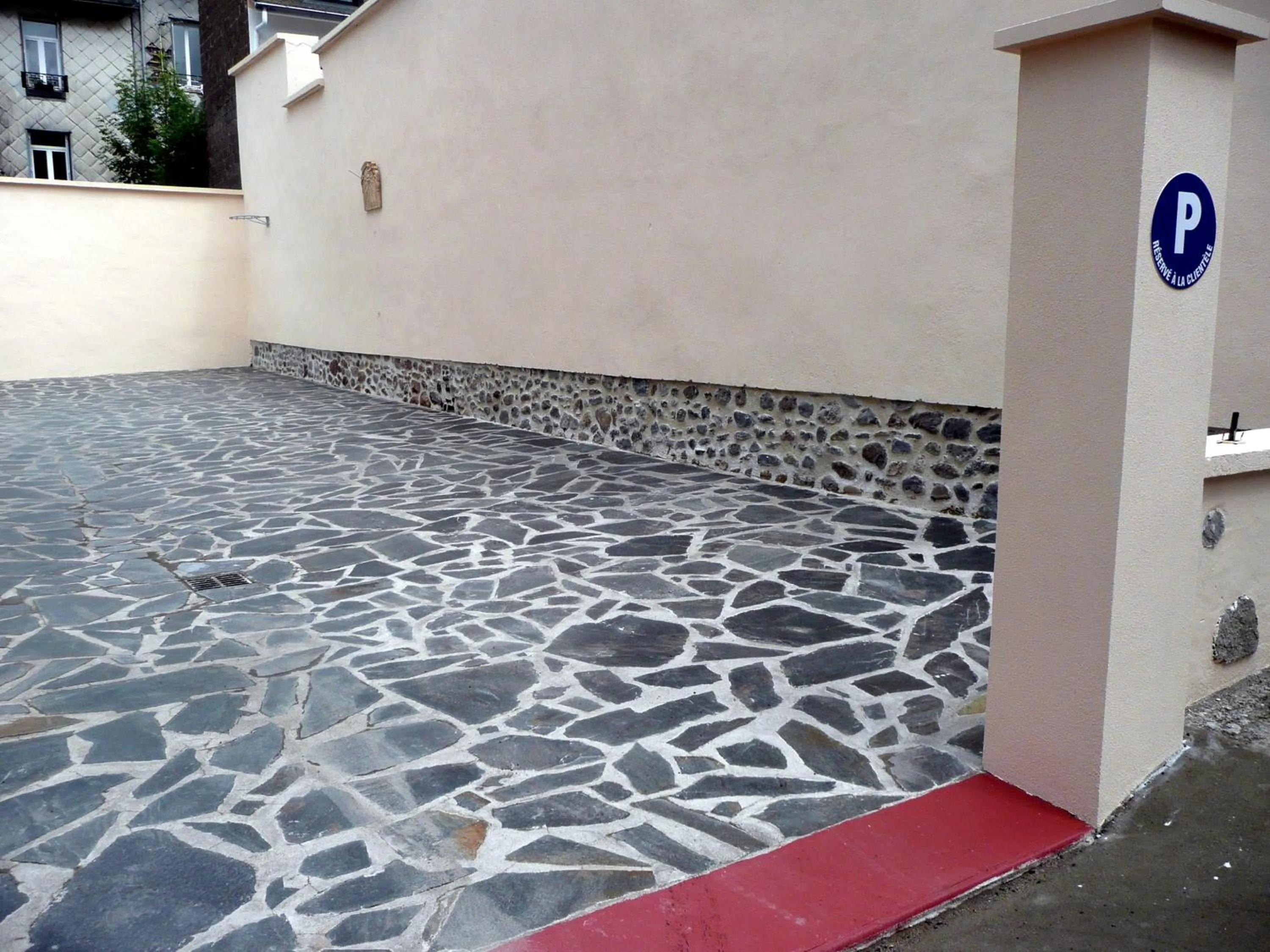 Facade/entrance in Residence L'Etoile du Sancy