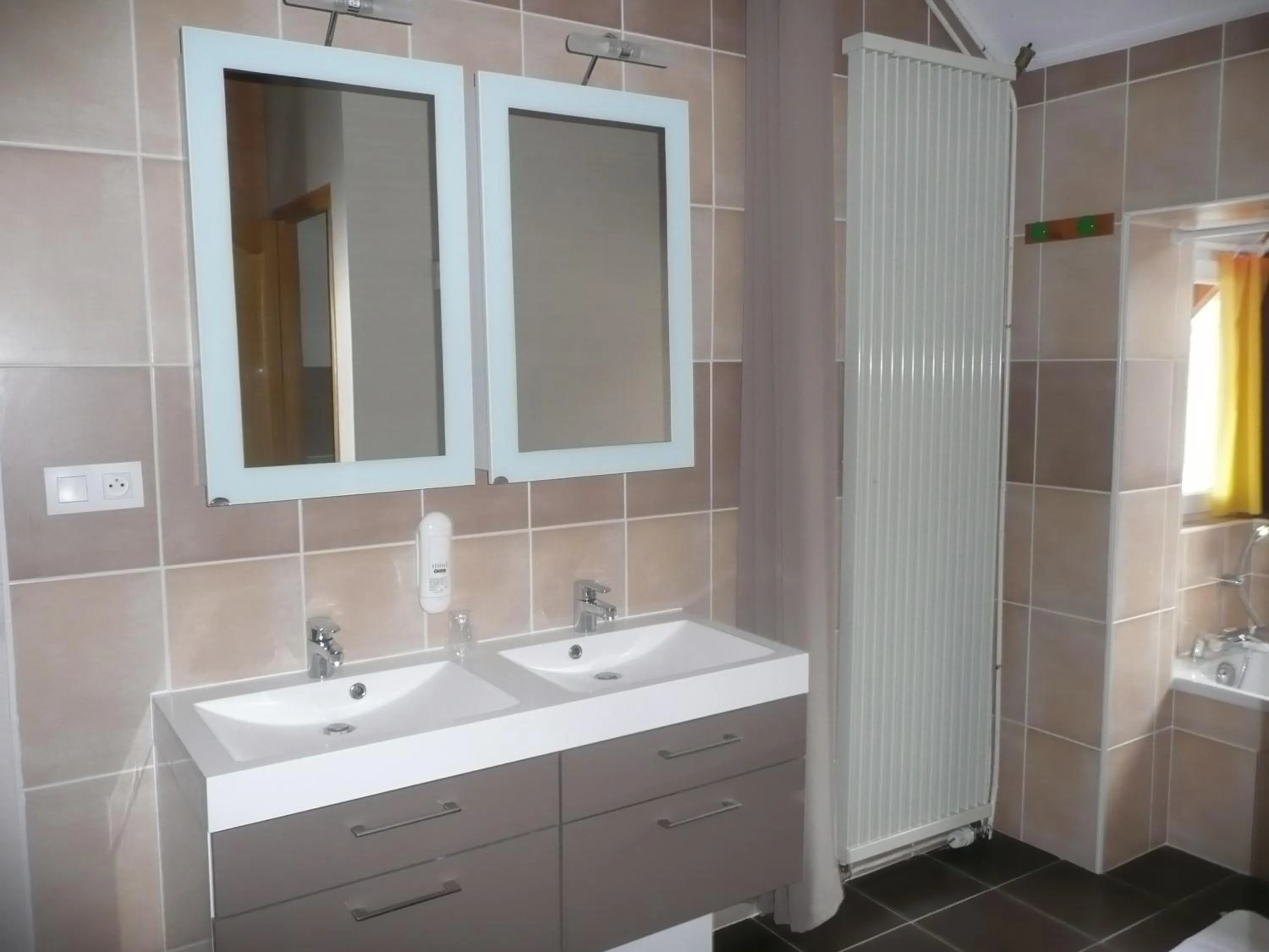 Bathroom in Residence L'Etoile du Sancy