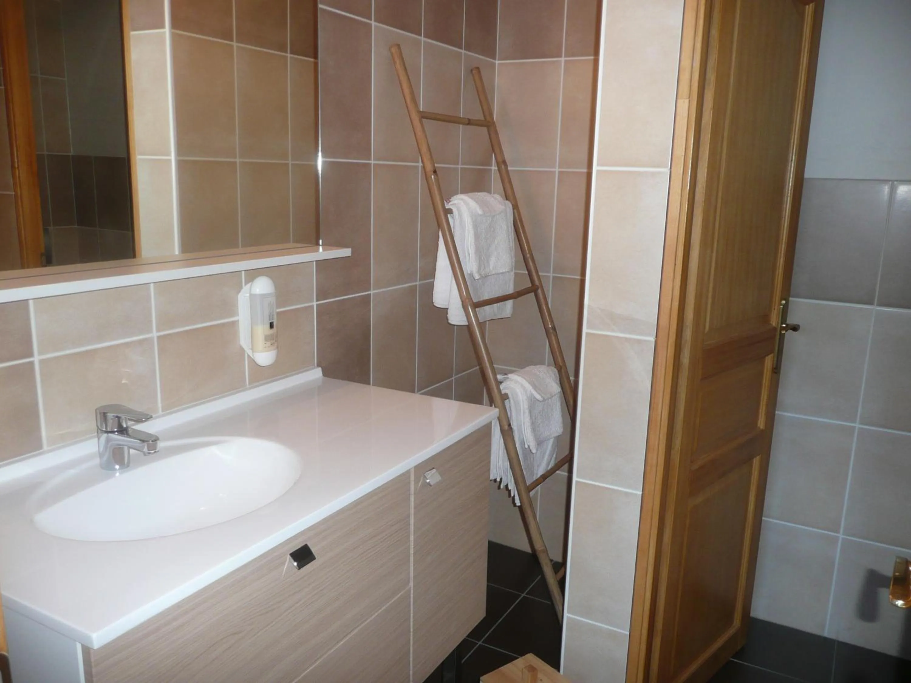 Bathroom in Residence L'Etoile du Sancy