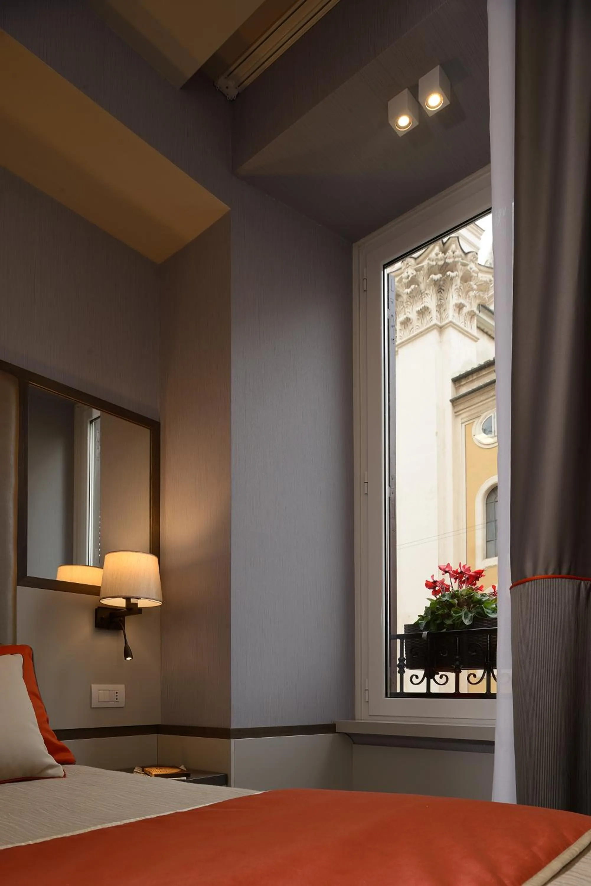 City view, Bed in San Carlo Suite