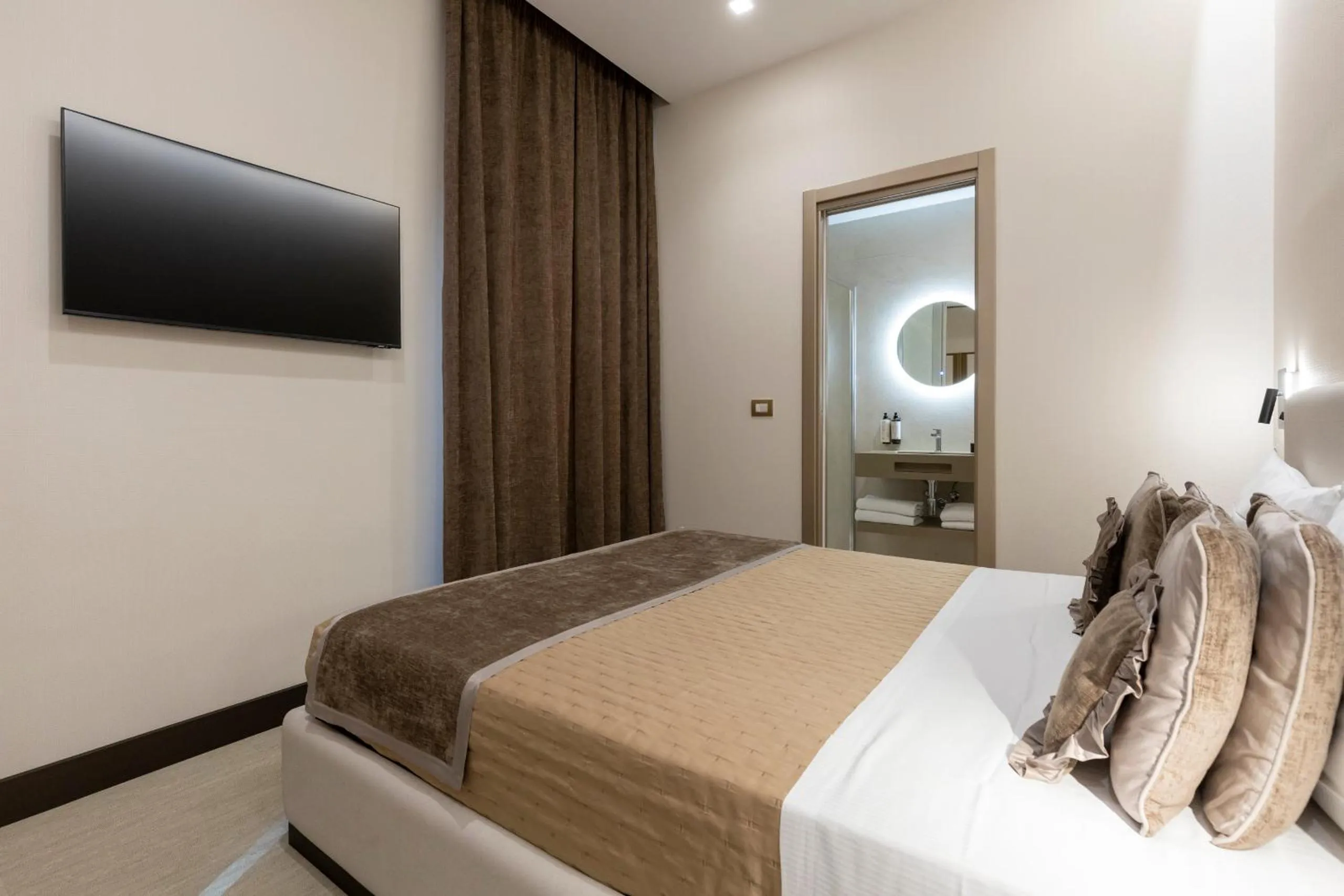 Bed in San Carlo Suite