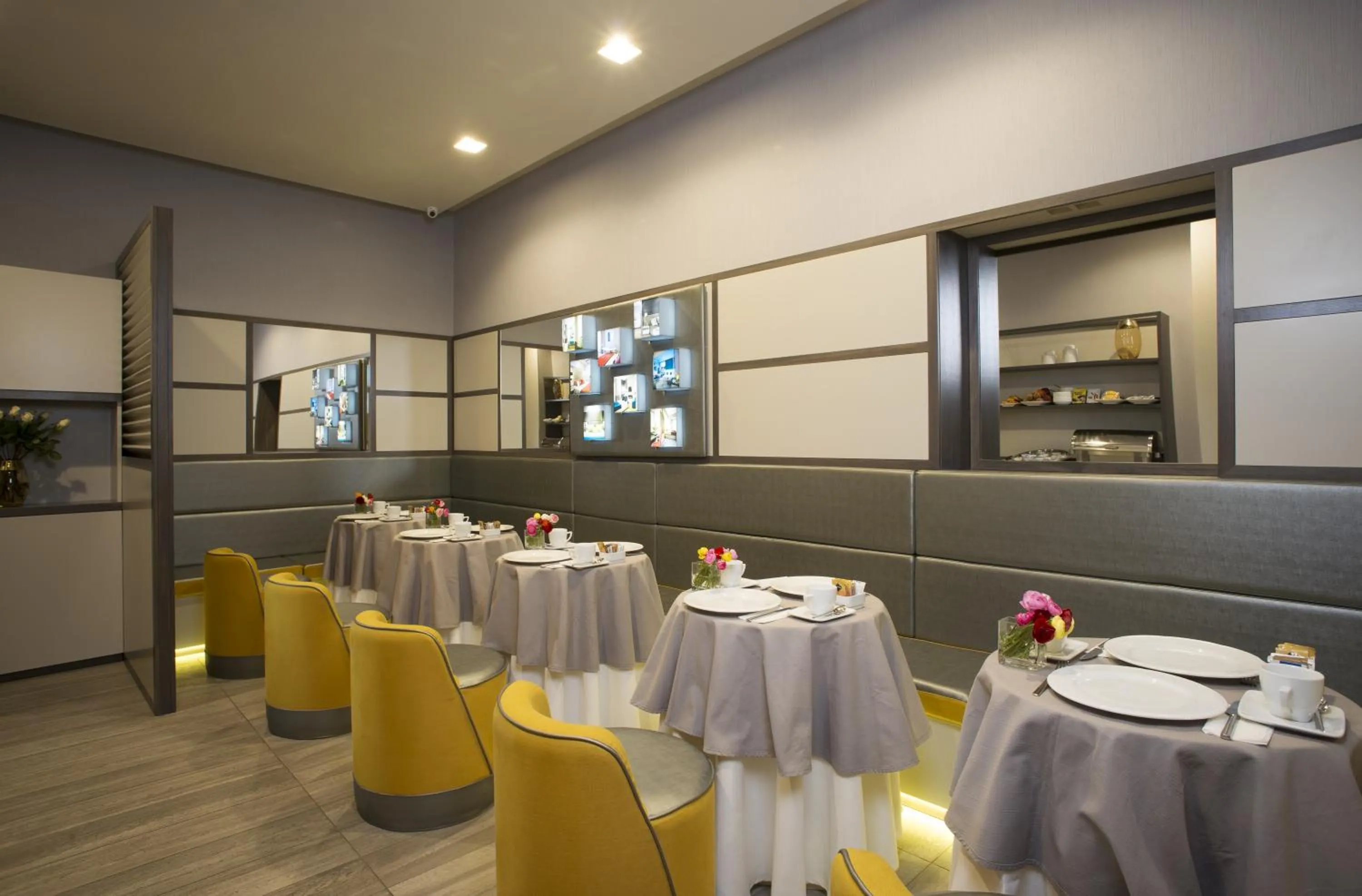 Restaurant/places to eat in San Carlo Suite