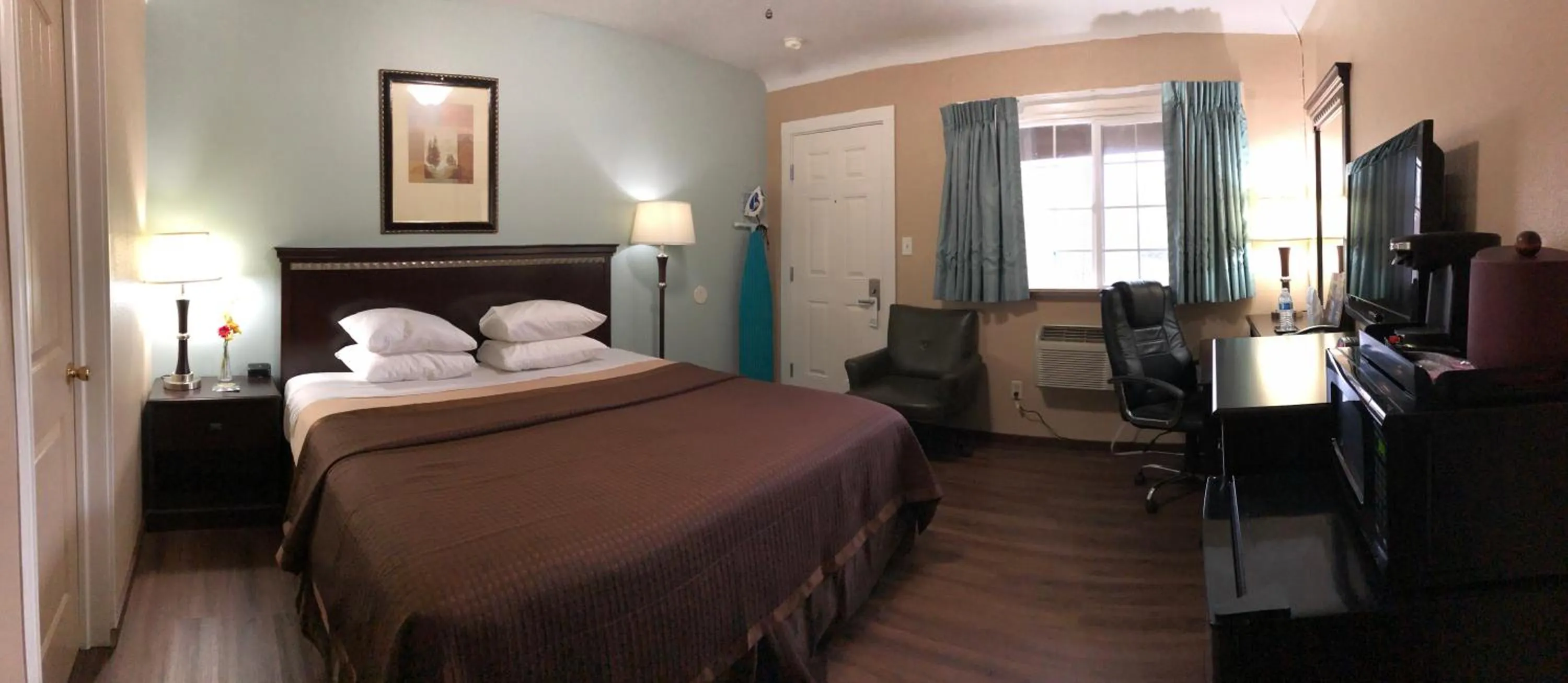 Bed in Value Inn Motel EUGENE AIRPORT