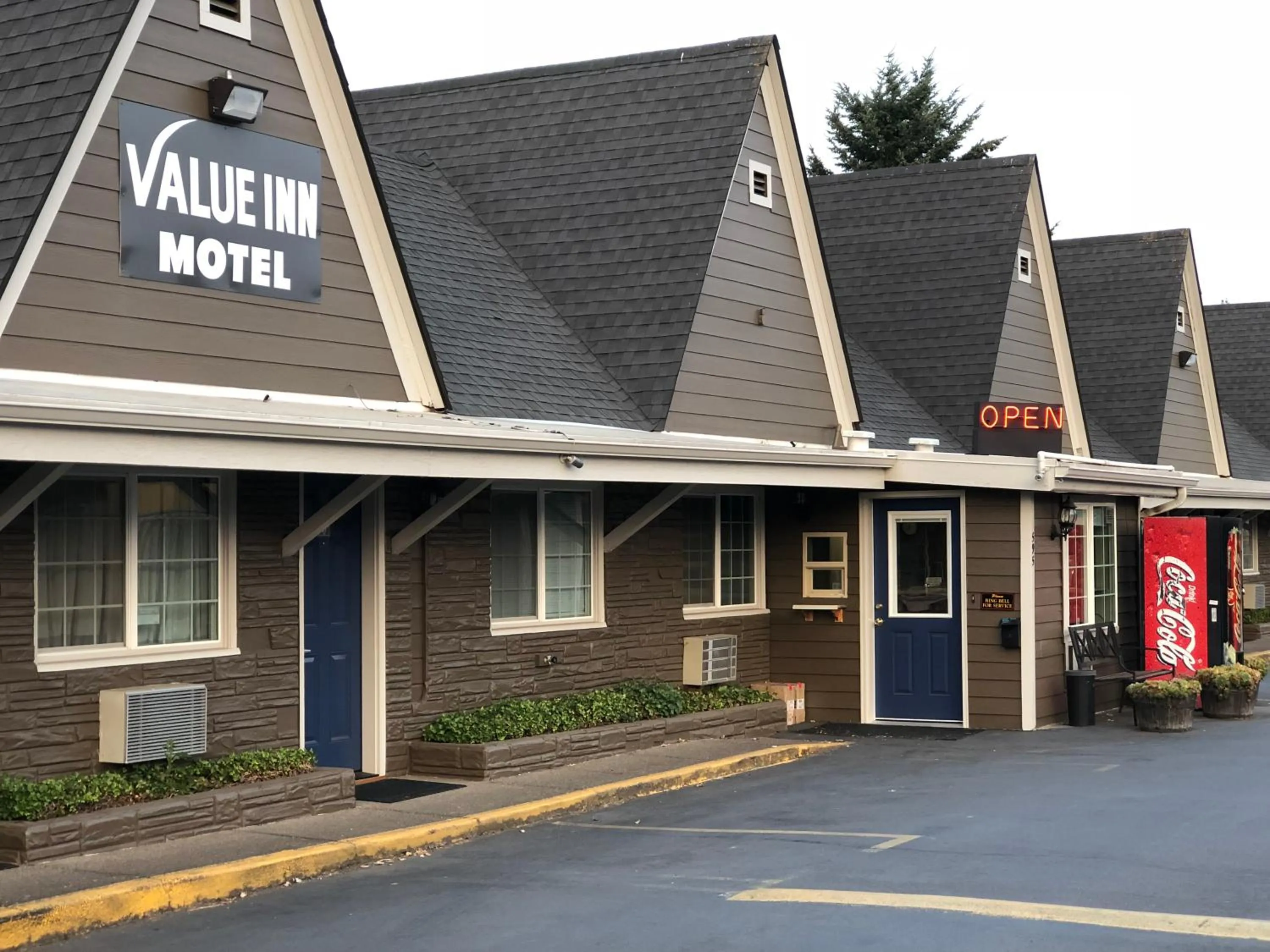 Property building in Value Inn Motel EUGENE AIRPORT
