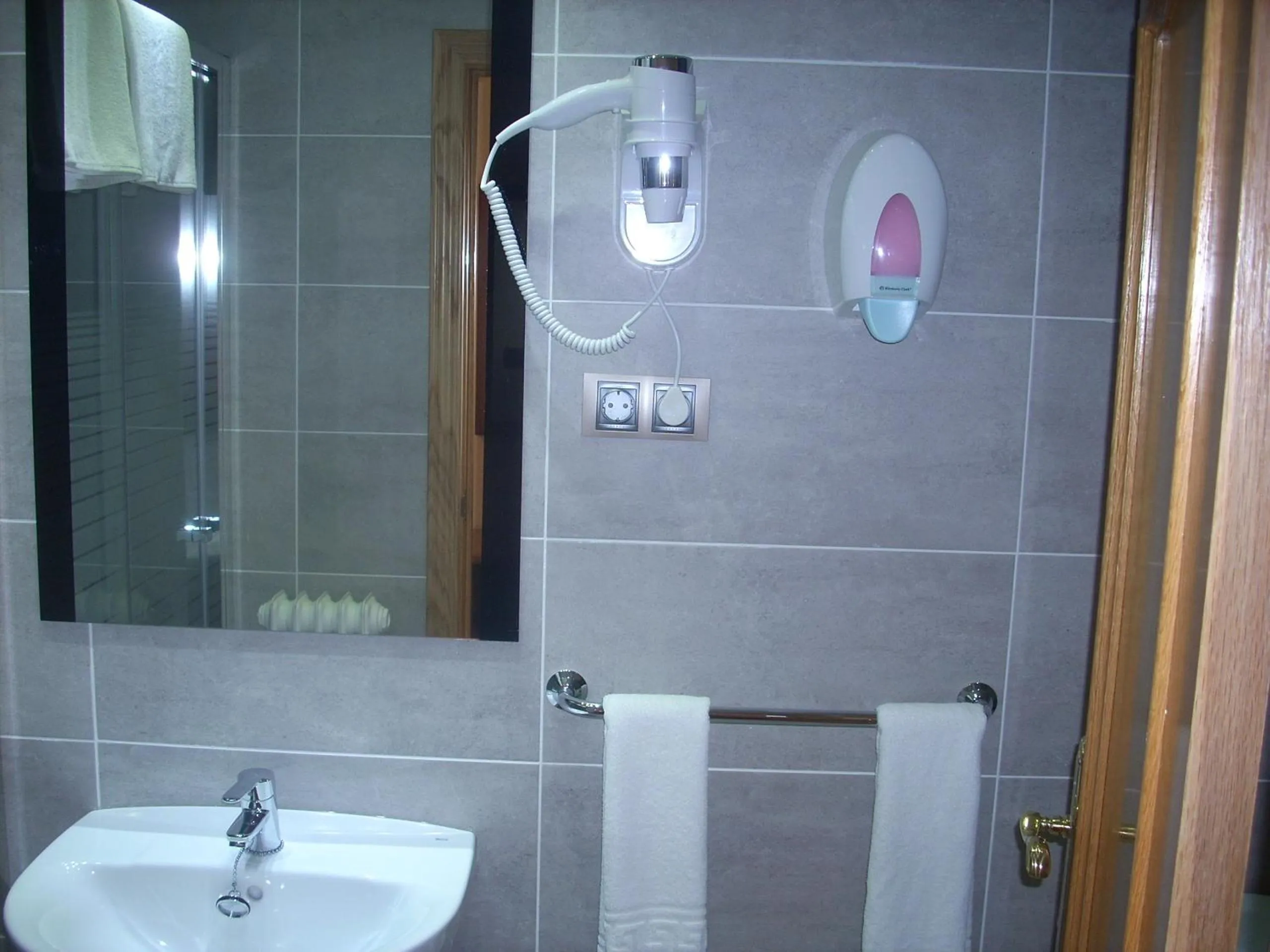 Bathroom in Hotel Corona de Castilla