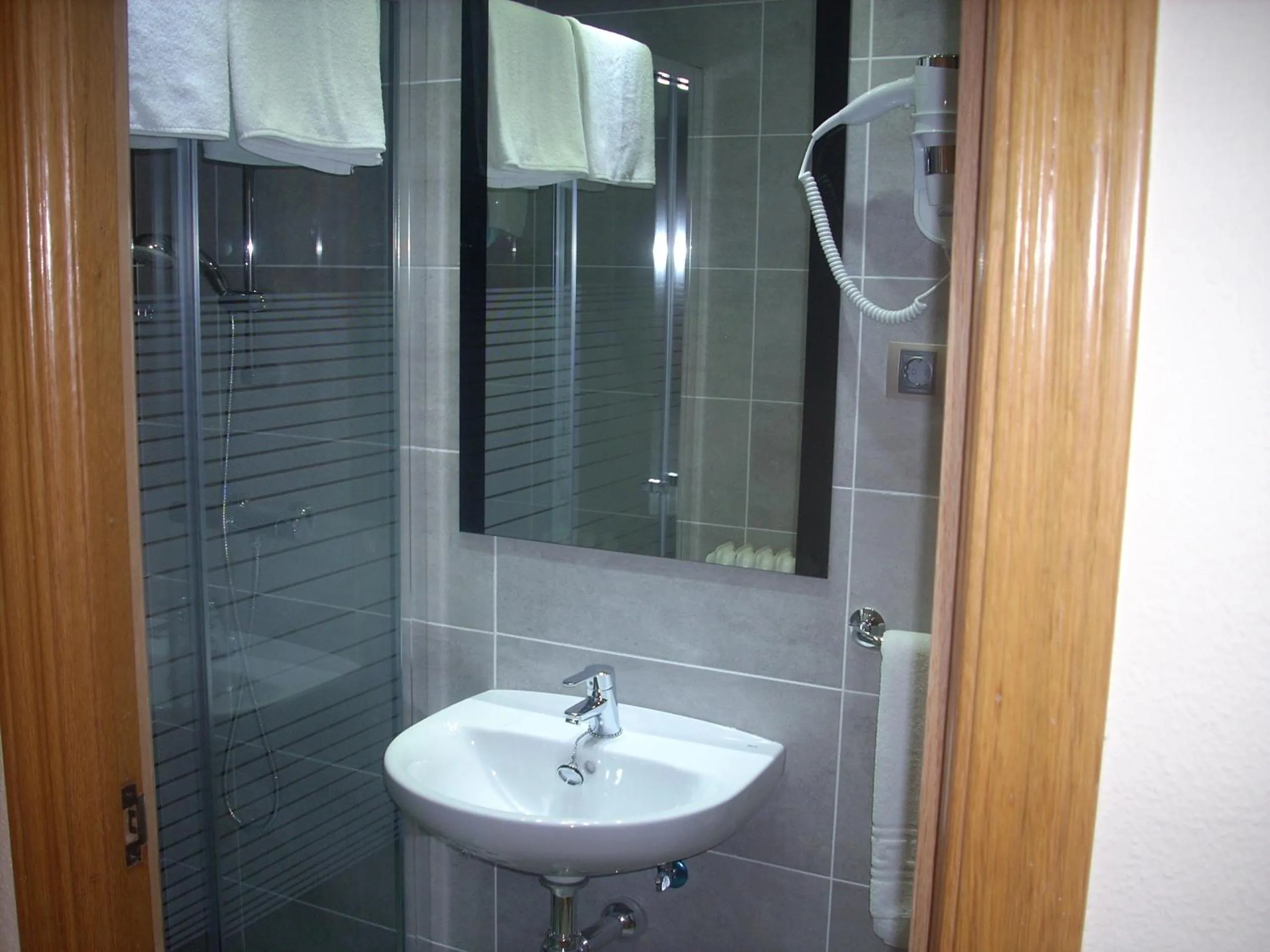 Shower in Hotel Corona de Castilla