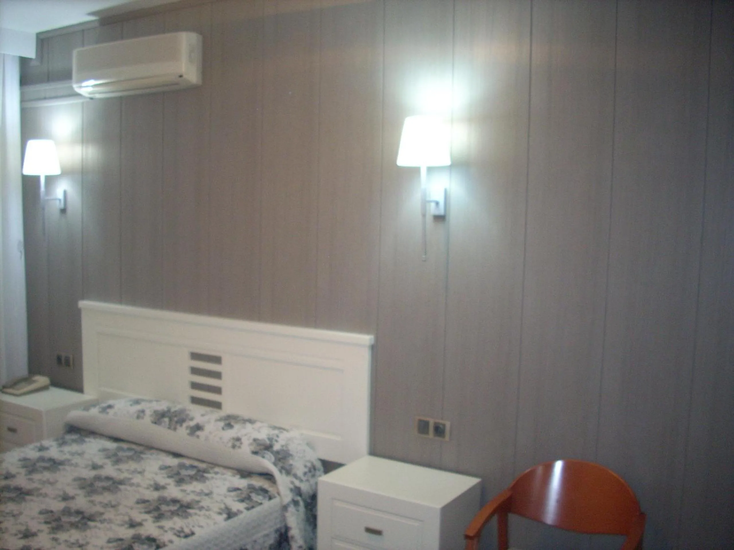 Bedroom, Bed in Hotel Corona de Castilla