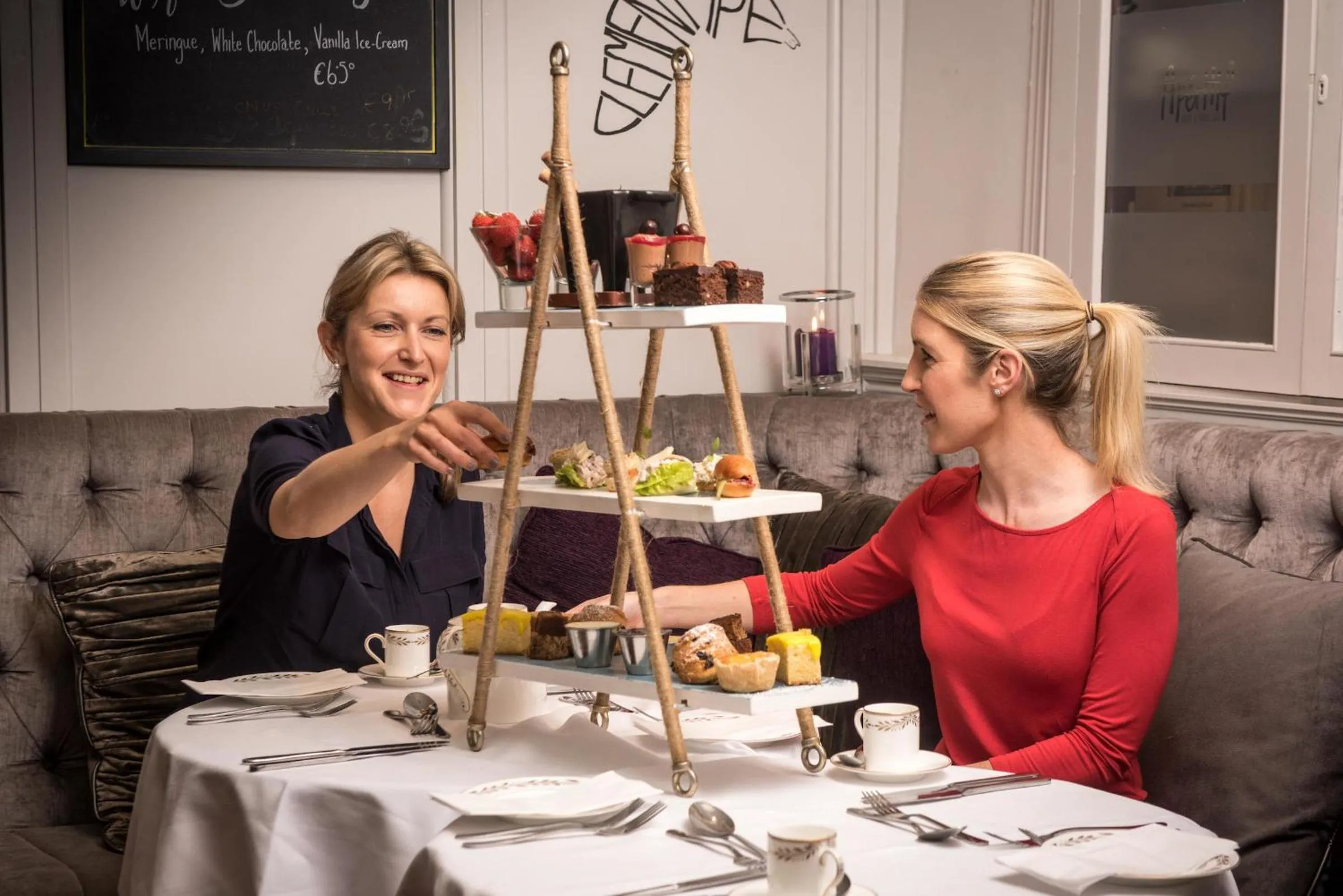 Restaurant/places to eat in The Blue Haven Hotel