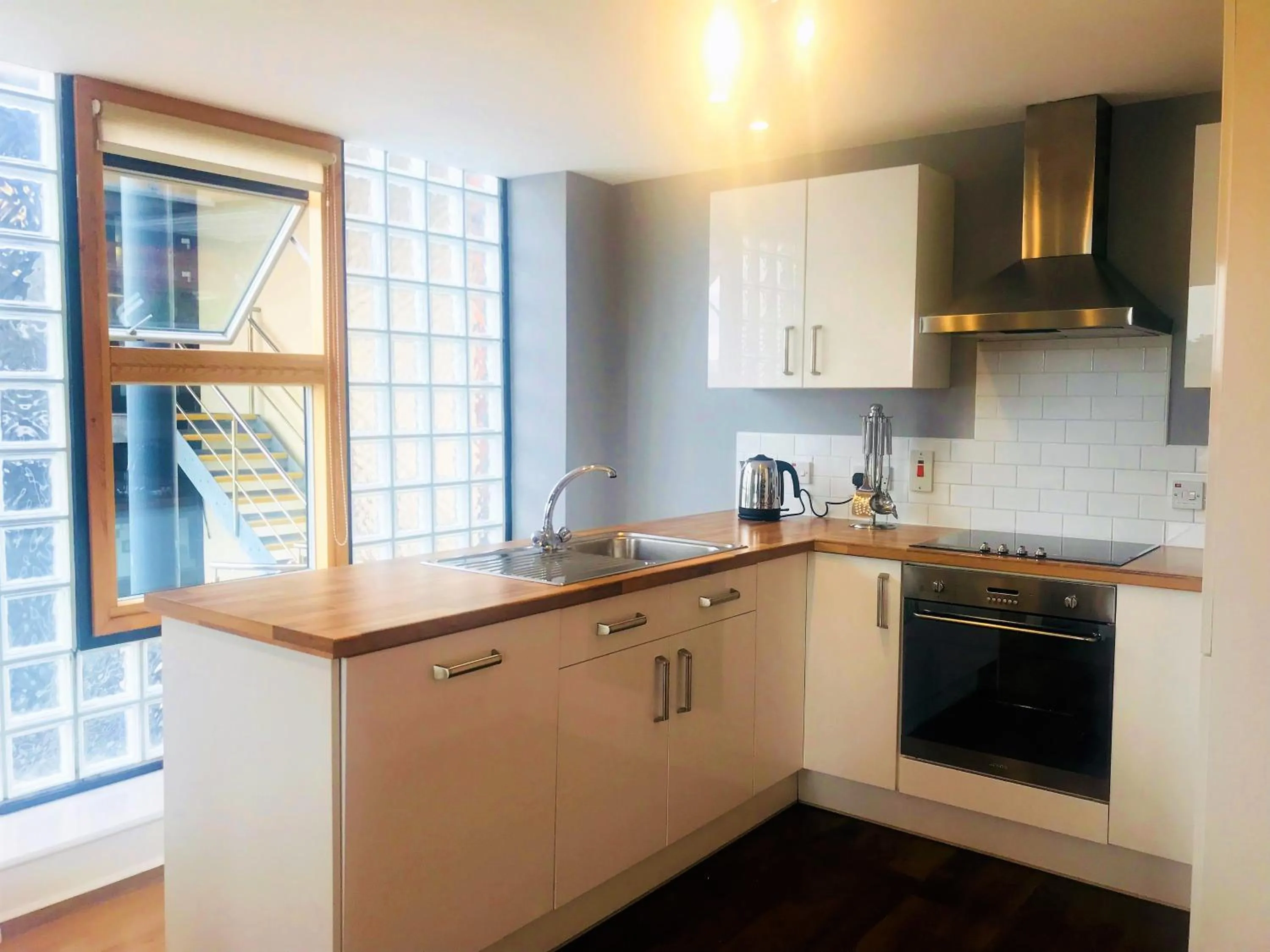 Kitchen or kitchenette in Ice House Apartments