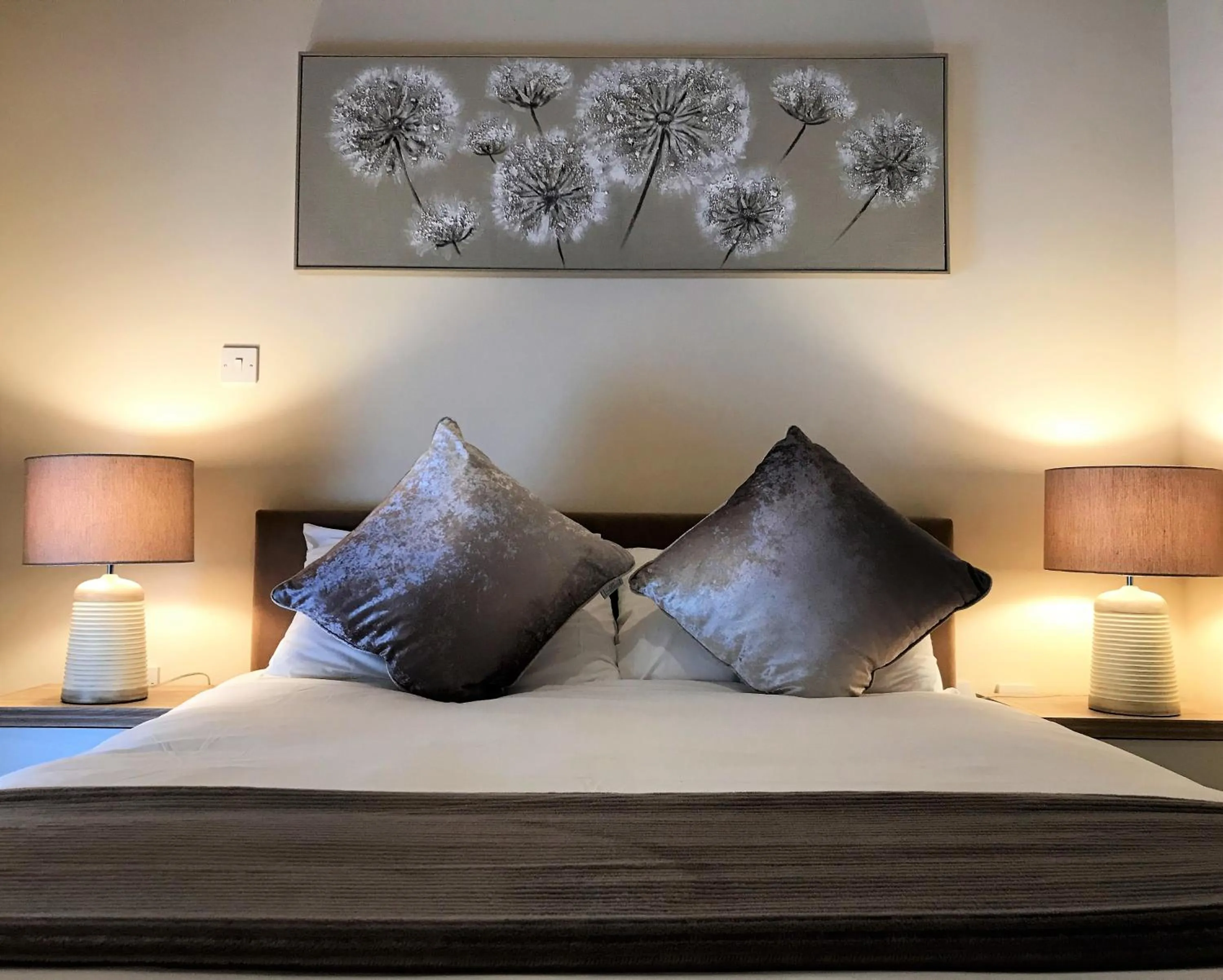 Bedroom, Bed in Ice House Apartments