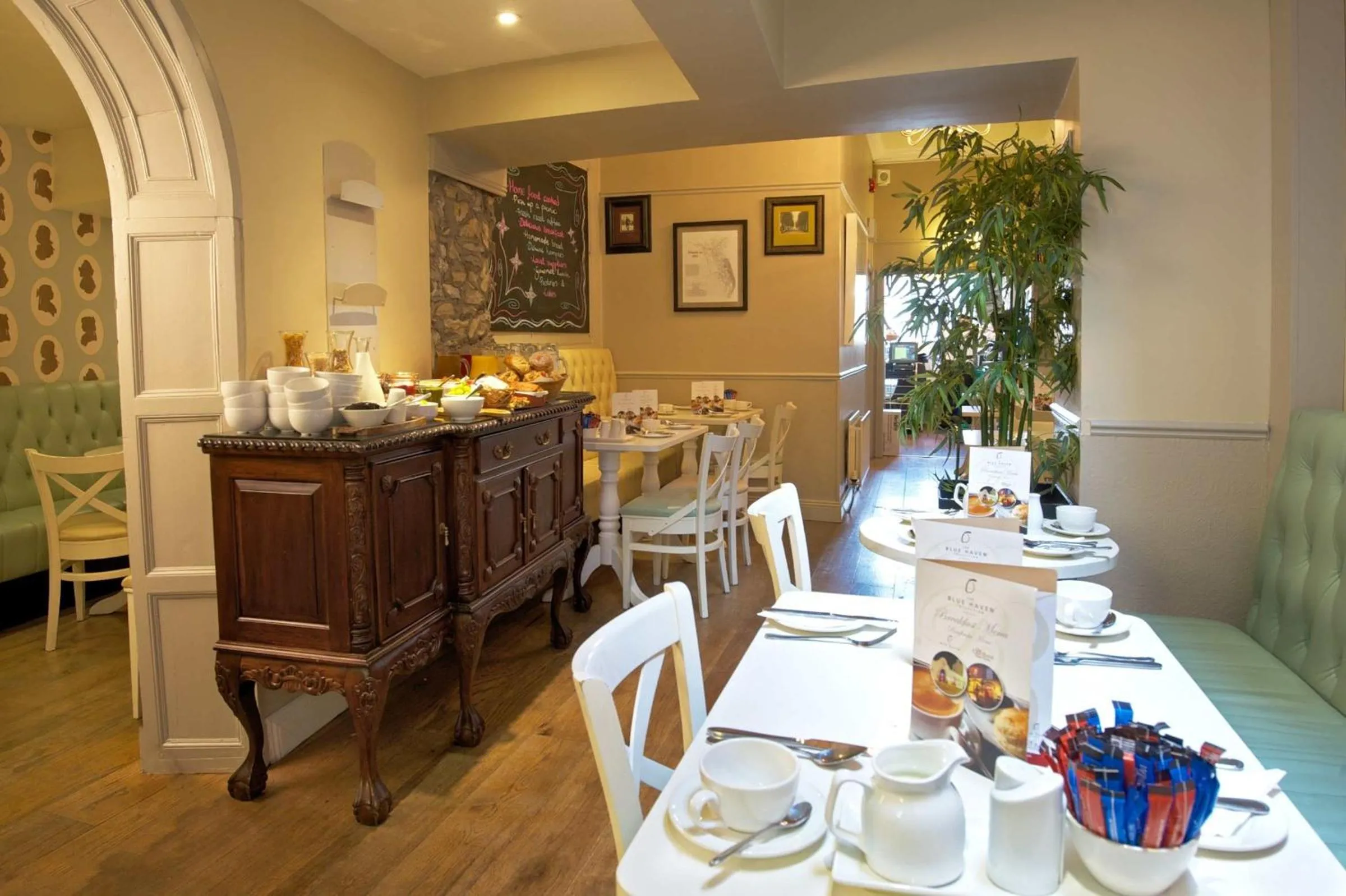 Restaurant/places to eat in The Old Bank Town House