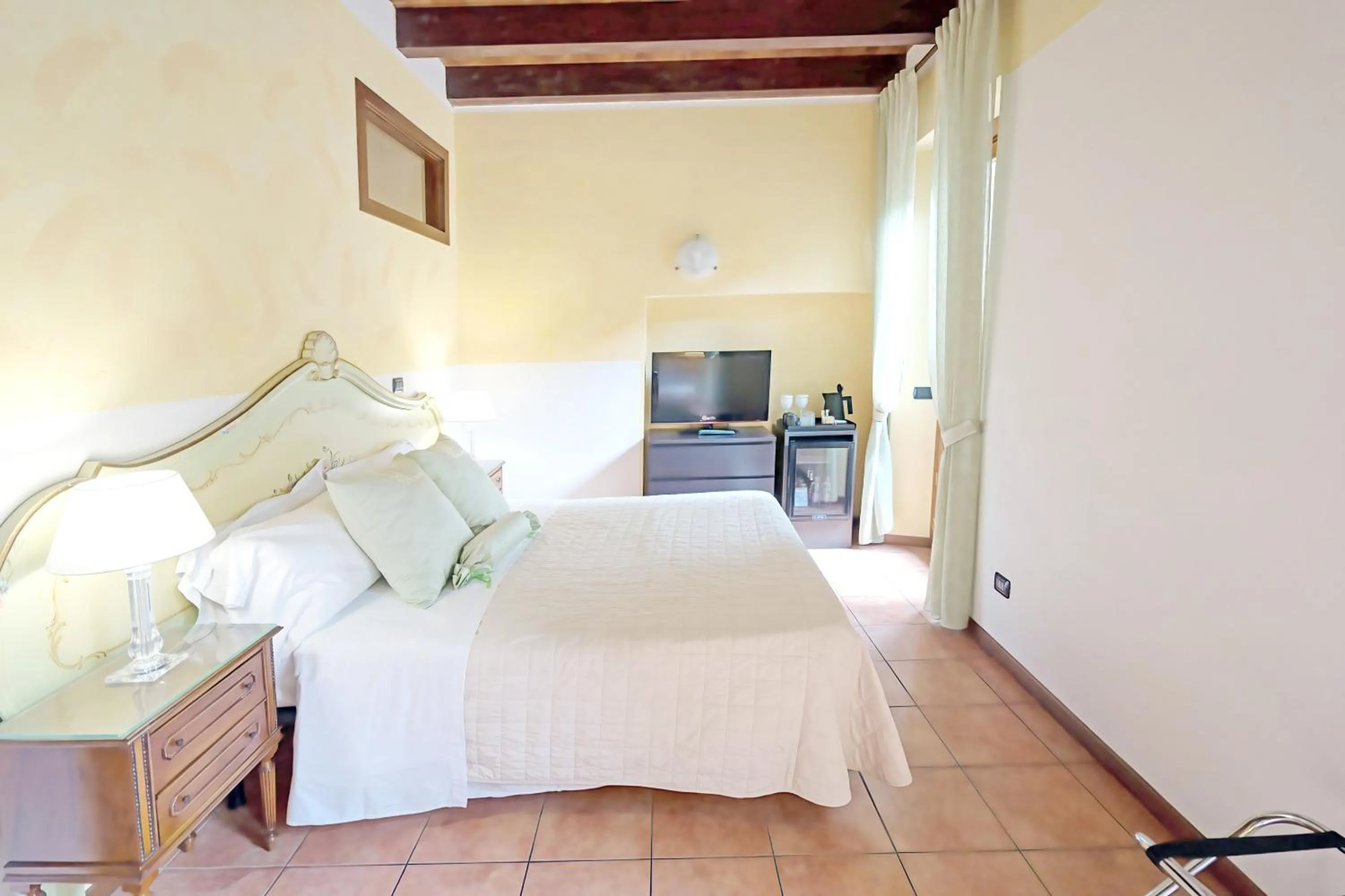 Photo of the whole room, Bed in Veronetta House