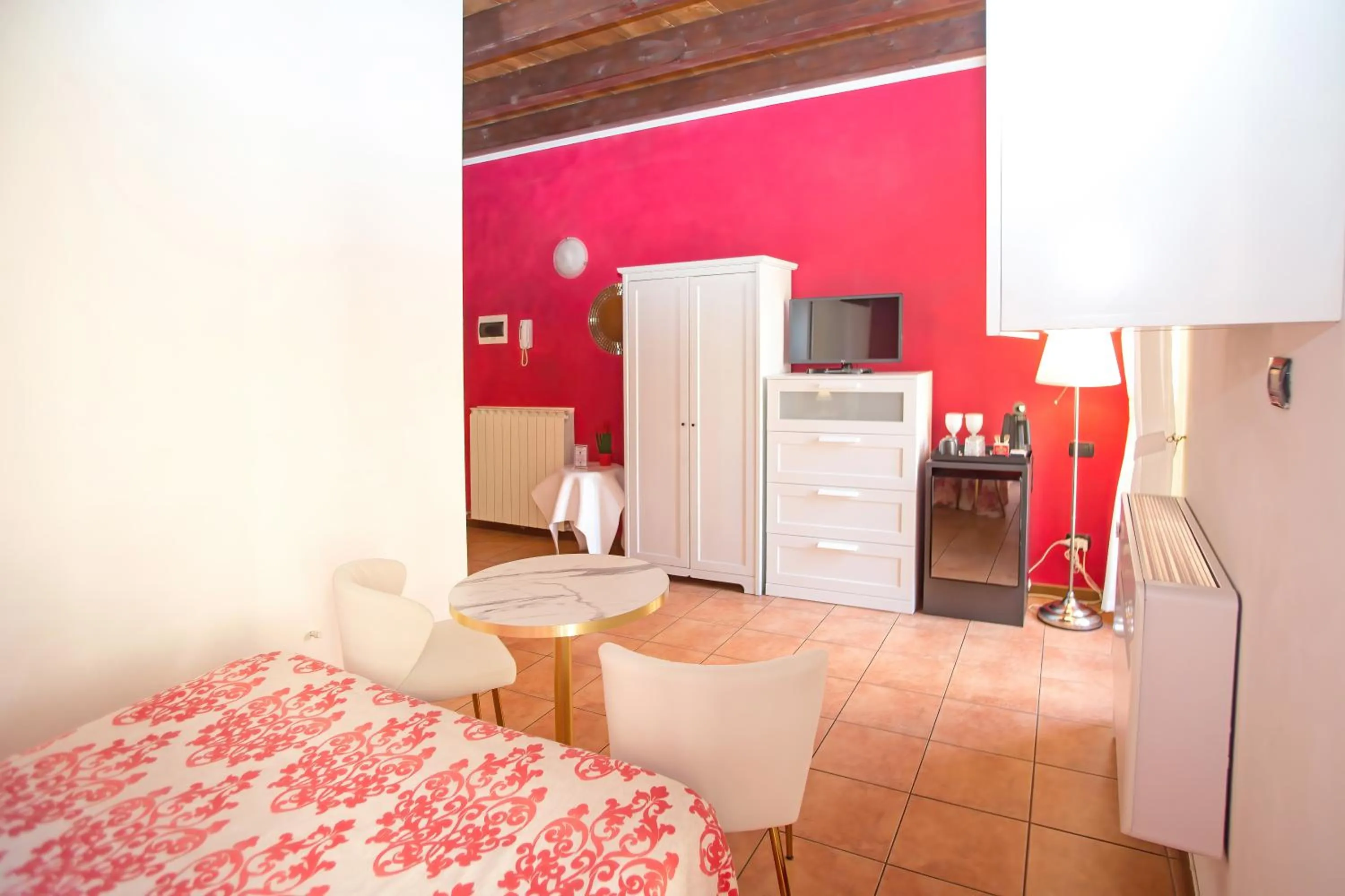 Evening entertainment, Bed in Veronetta House