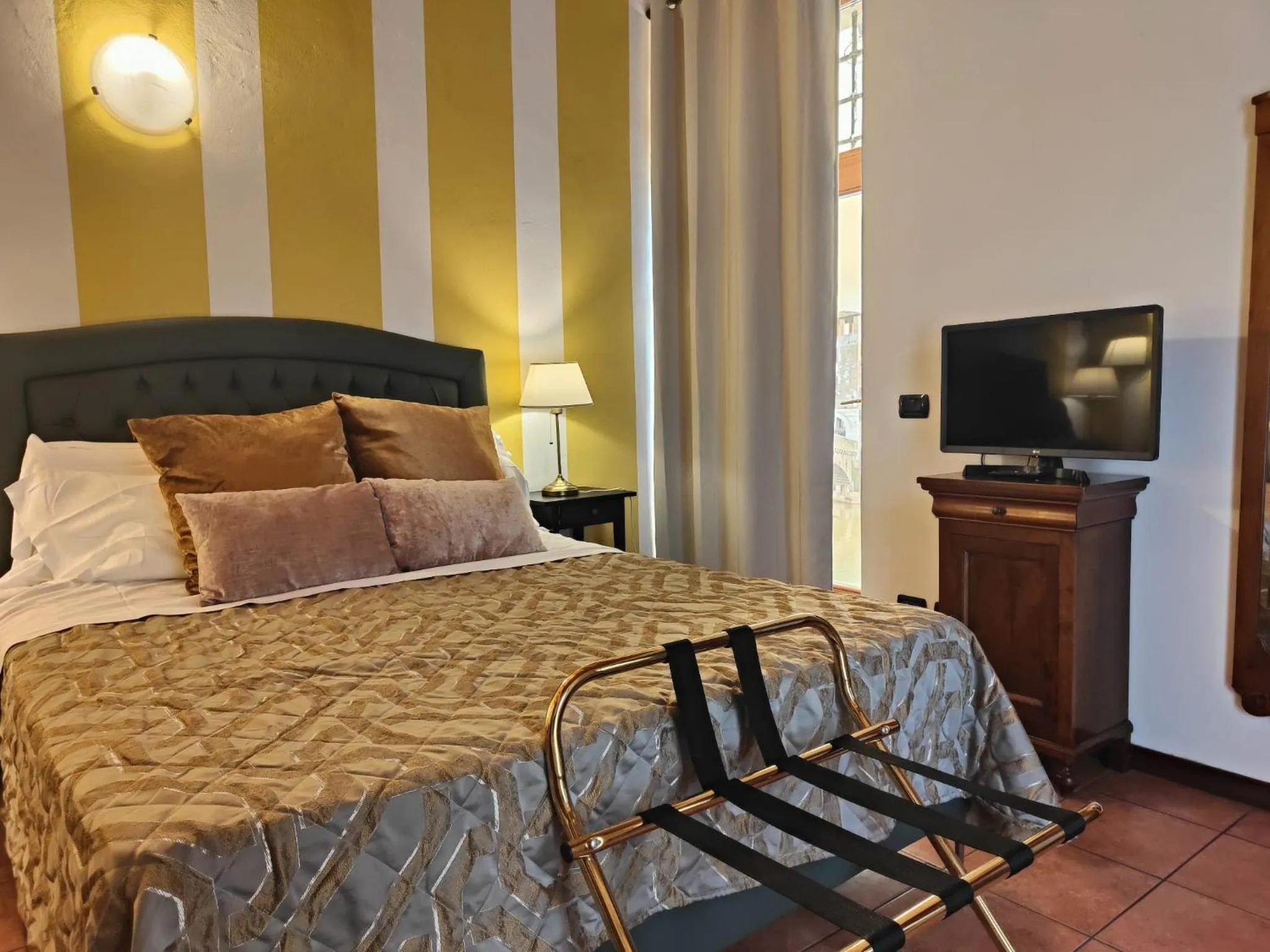 Photo of the whole room, Bed in Veronetta House