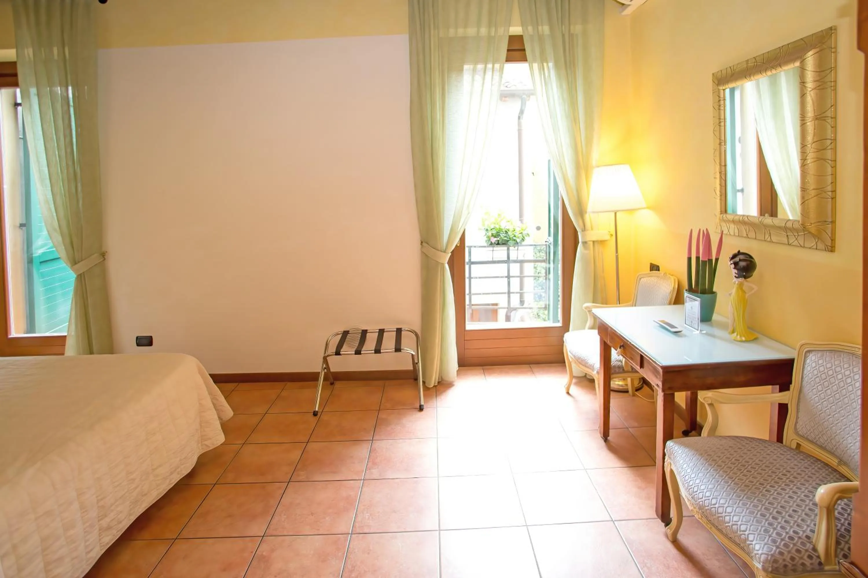 Photo of the whole room, Bed in Veronetta House