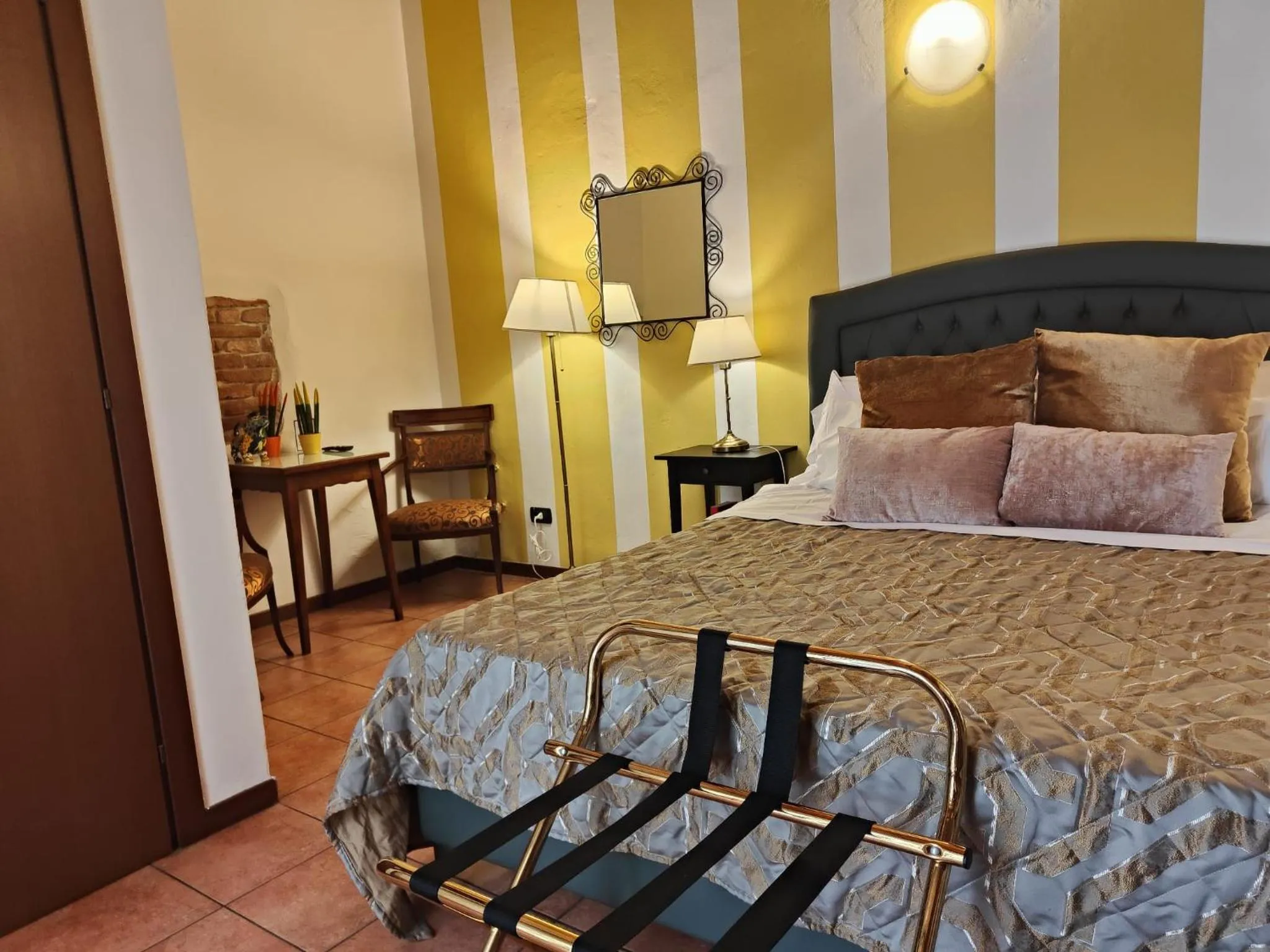 Photo of the whole room, Bed in Veronetta House