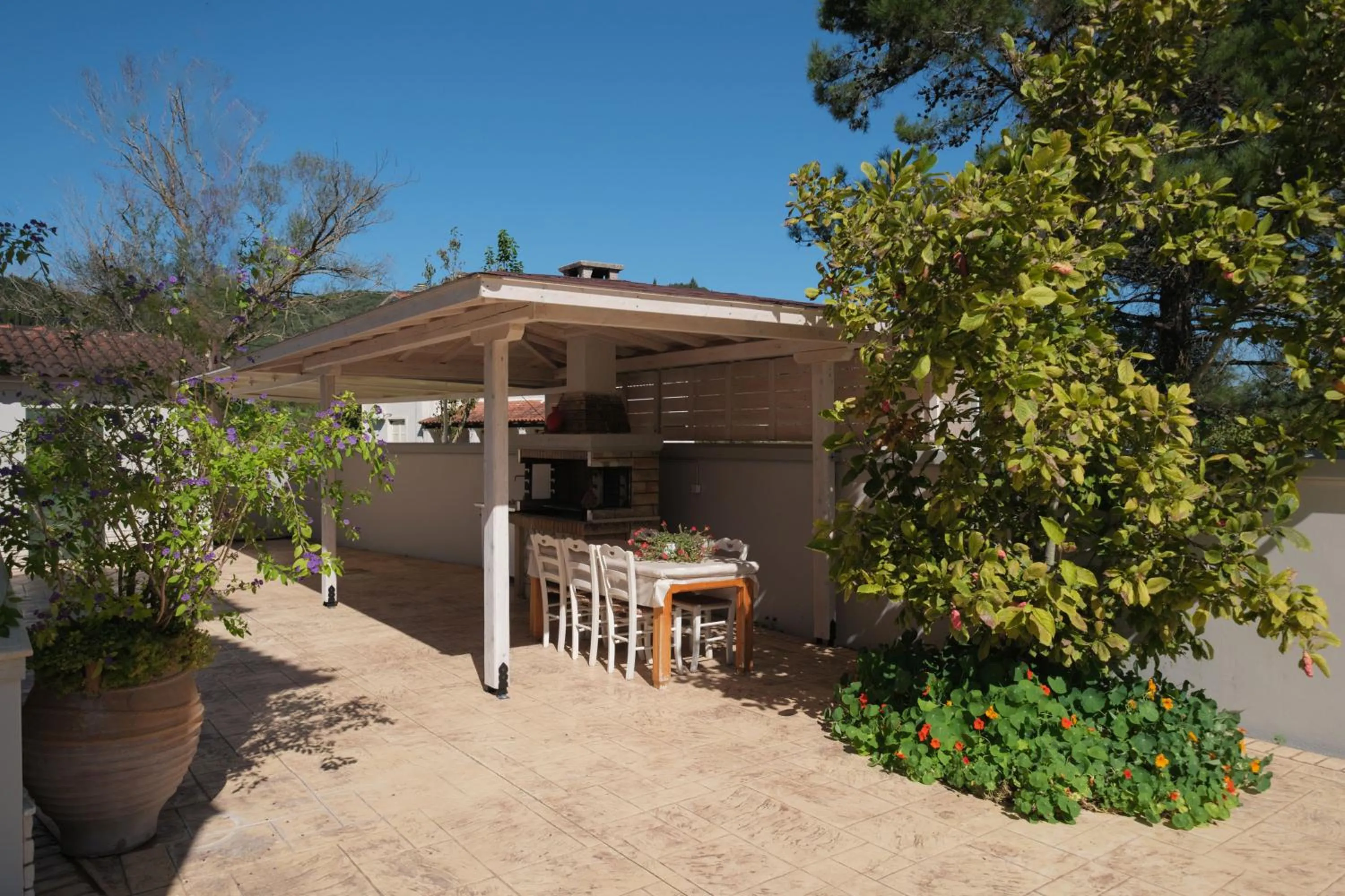 BBQ facilities in Dimitris Apartments