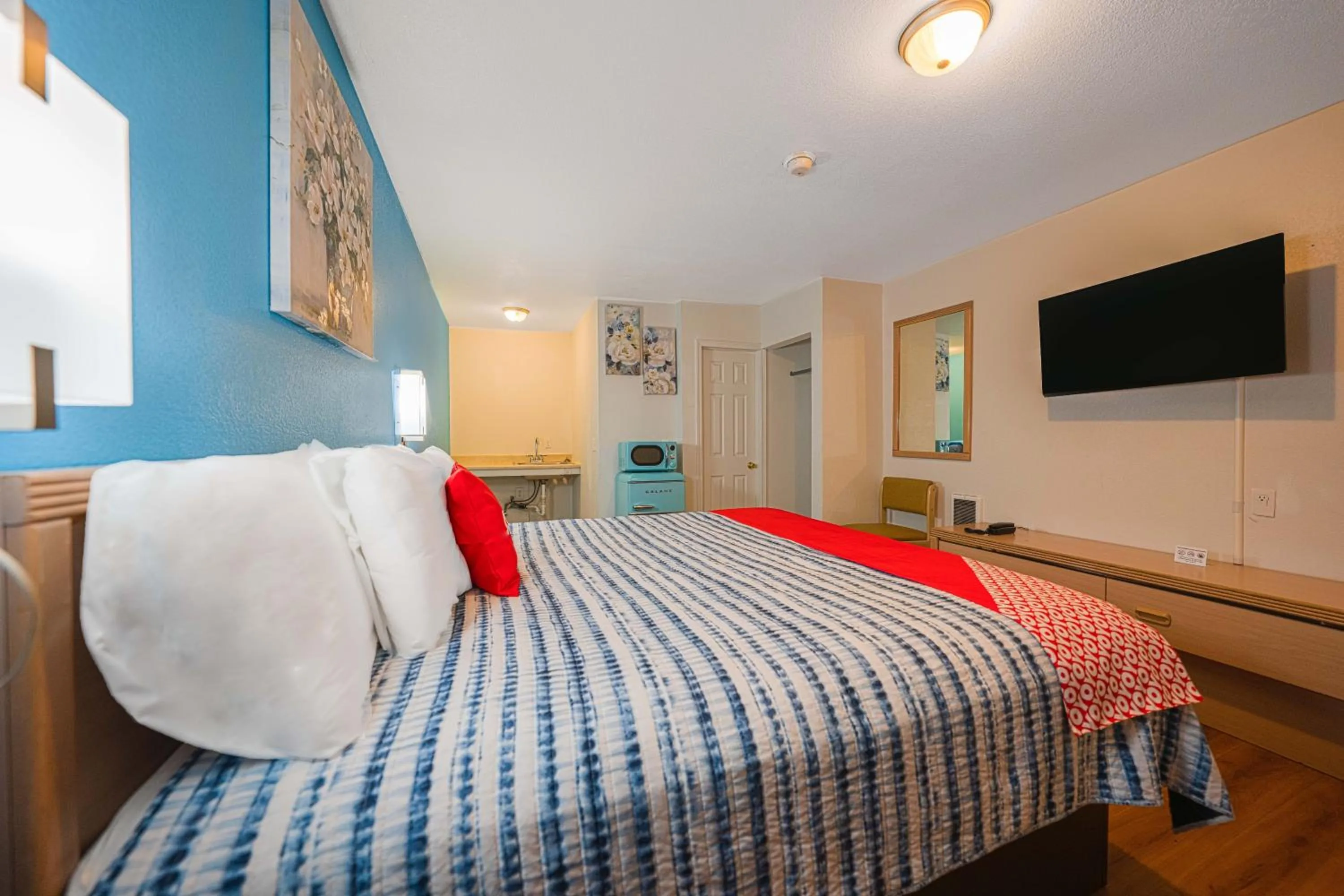 Bedroom, Bed in Royal Gateway Motel by OYO