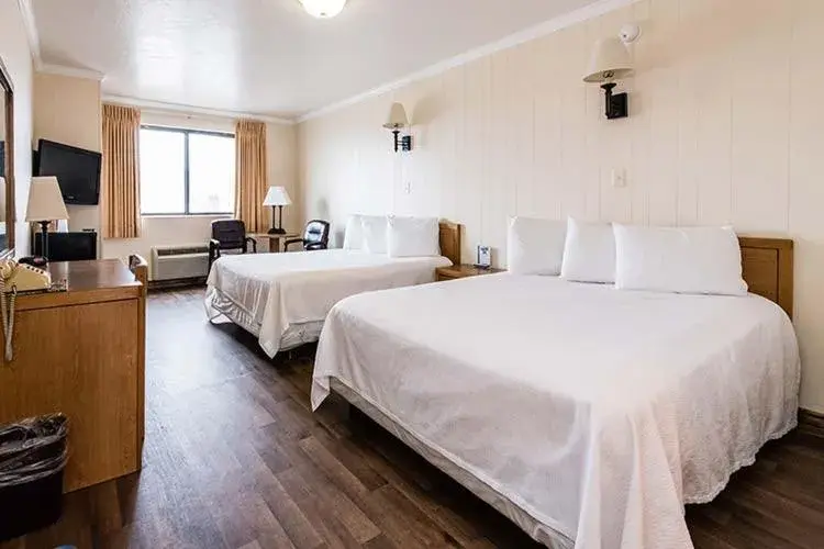 Queen Room with Two Queen Beds in Western Inn - Tremonton, Utah Queen Room with Two Queen Beds in Western Inn - Tremonton, Utah