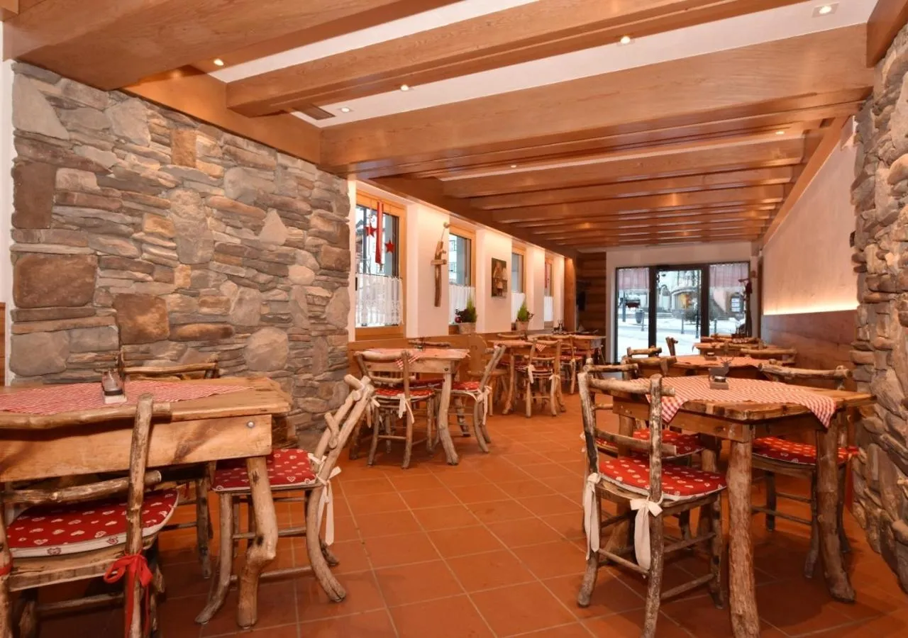 Restaurant/places to eat in Post Hotel Moena