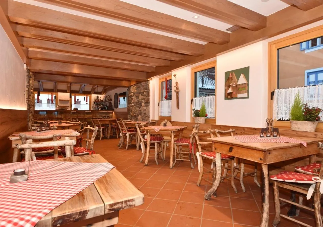 Restaurant/places to eat in Post Hotel Moena