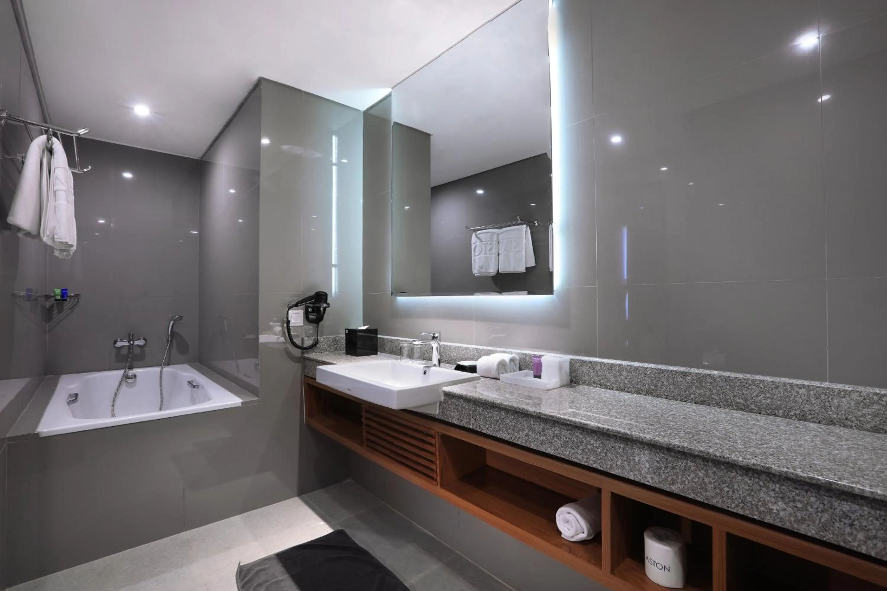 Bathroom in Aston Inn Batu