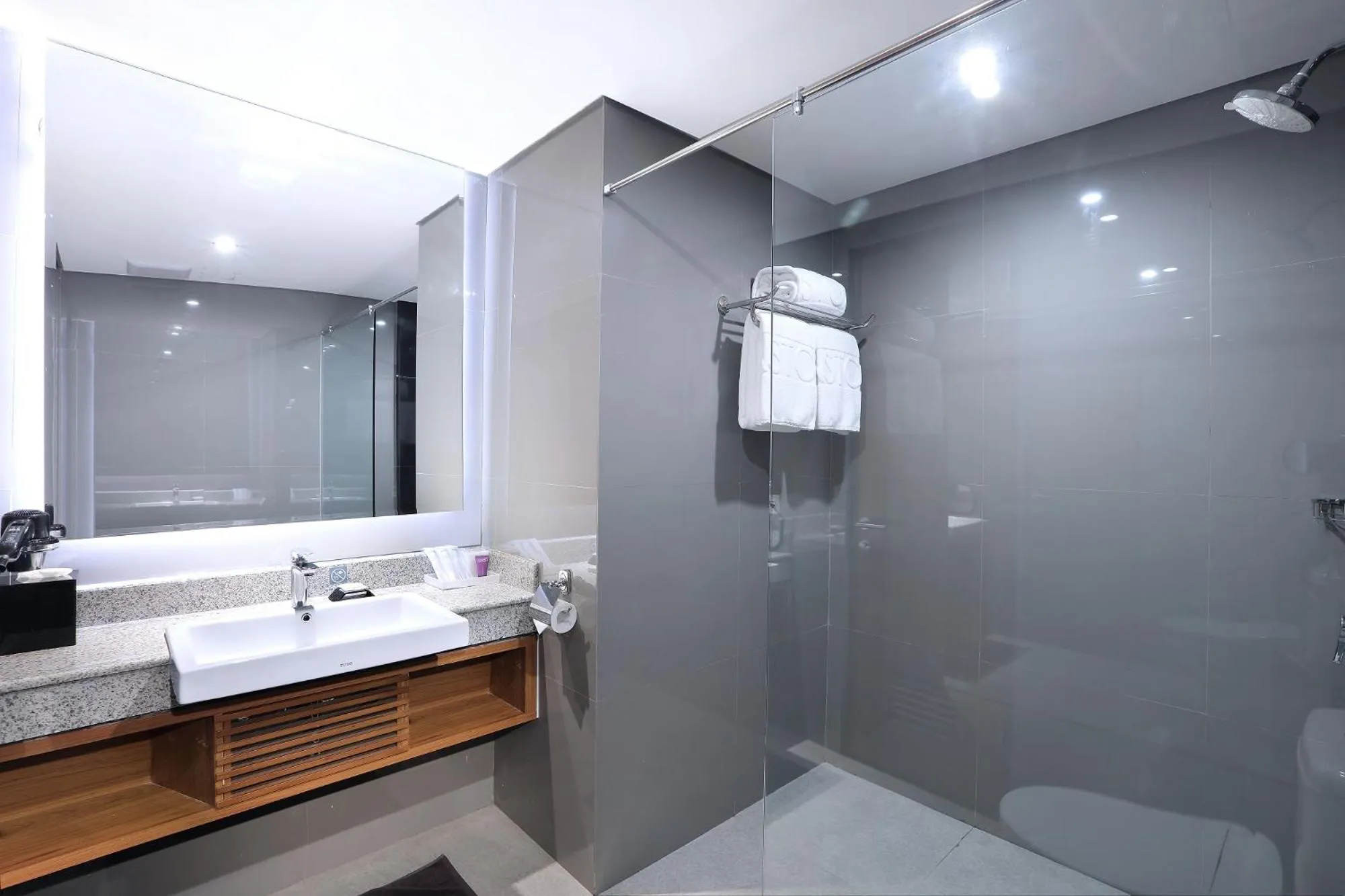 Bathroom in Aston Inn Batu