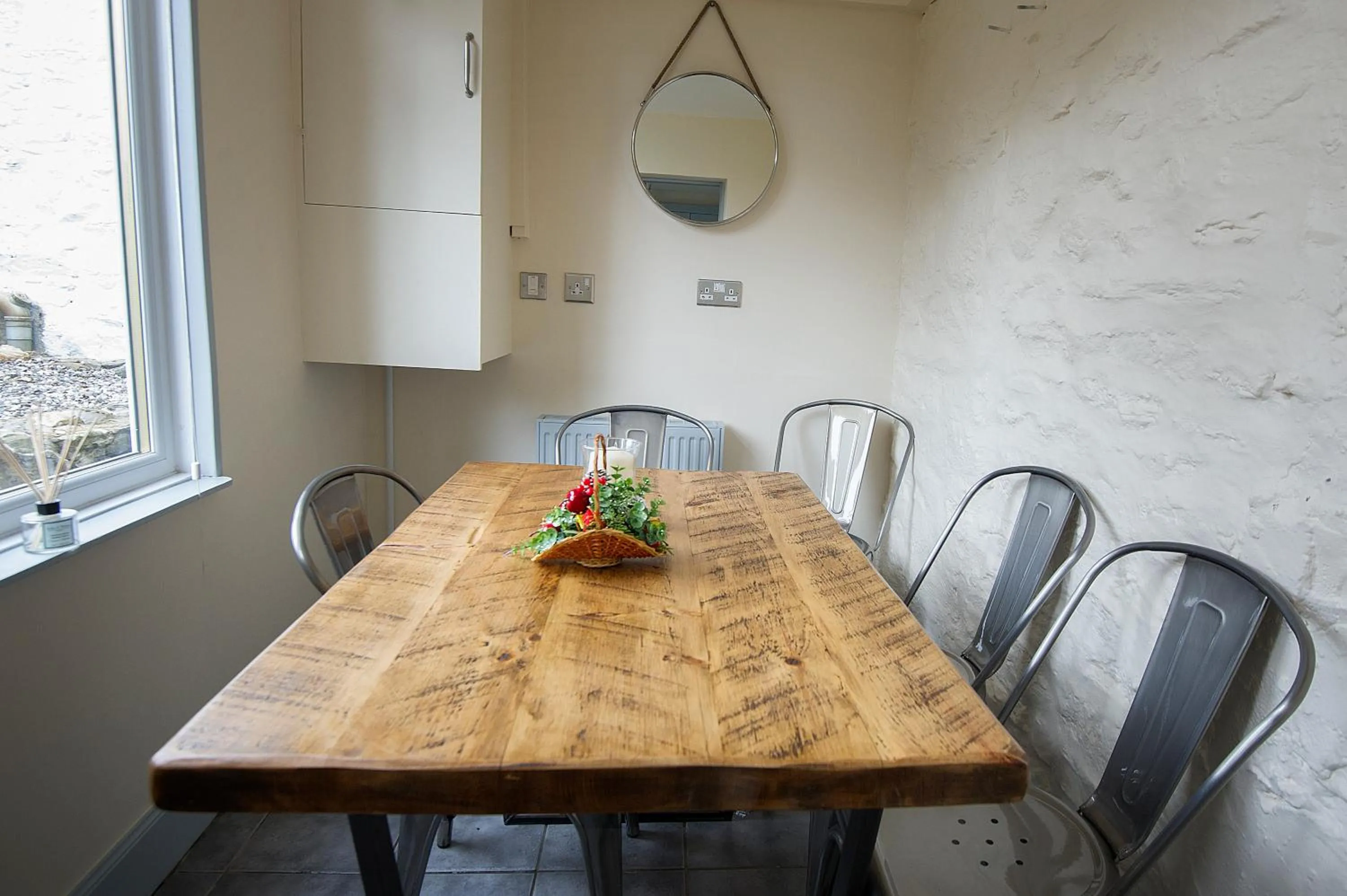 Kitchen or kitchenette in The Falls Of Dochart Inn
