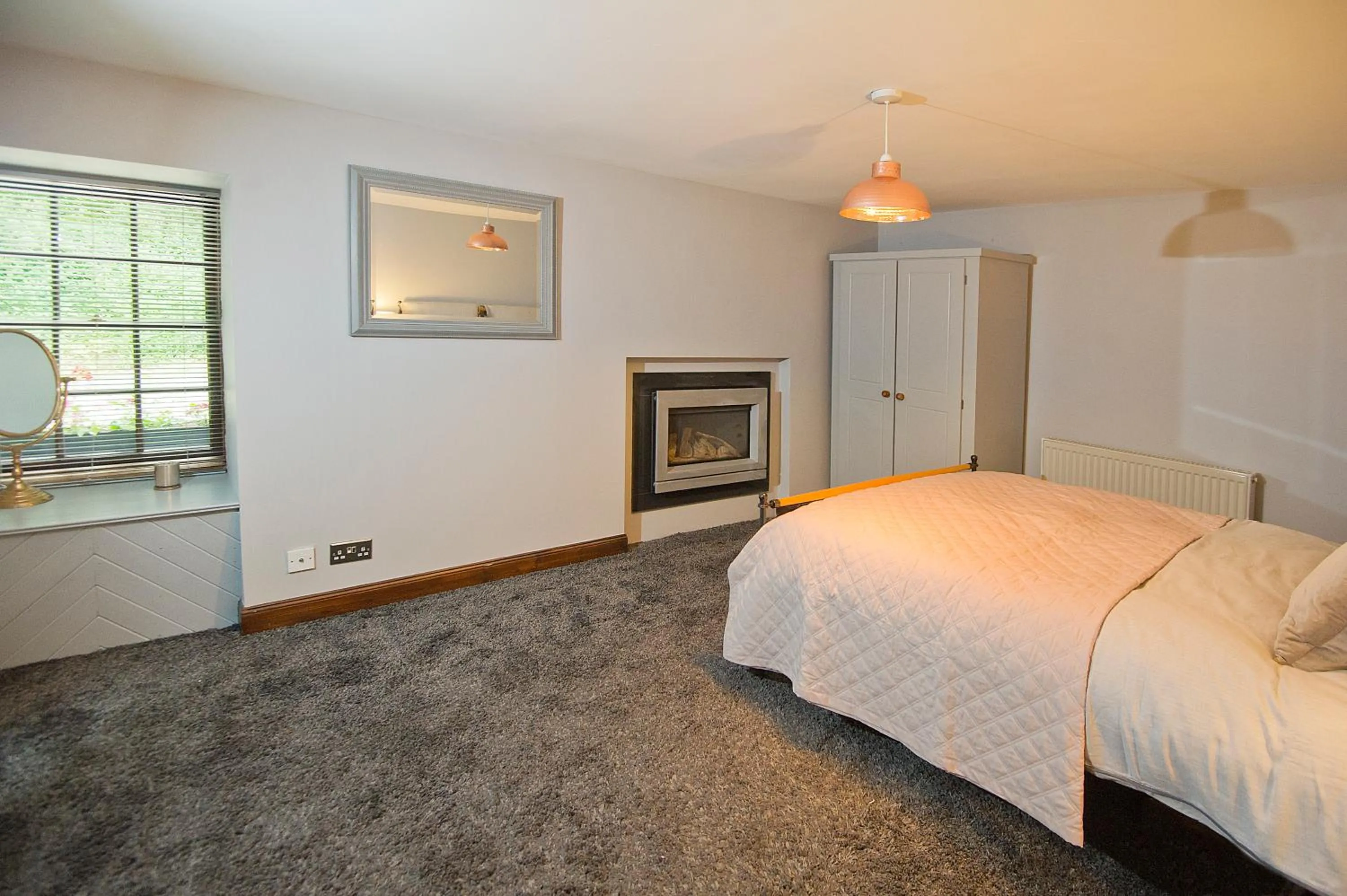 Photo of the whole room, Bed in The Falls Of Dochart Inn