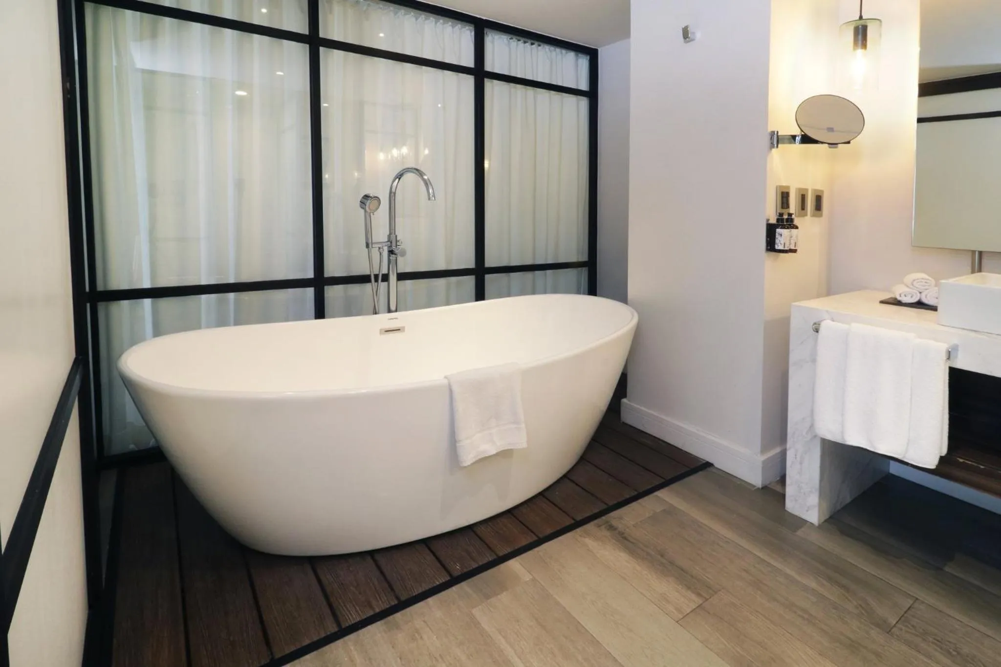 Photo of the whole room in Hotel Indigo Guadalajara Expo by IHG