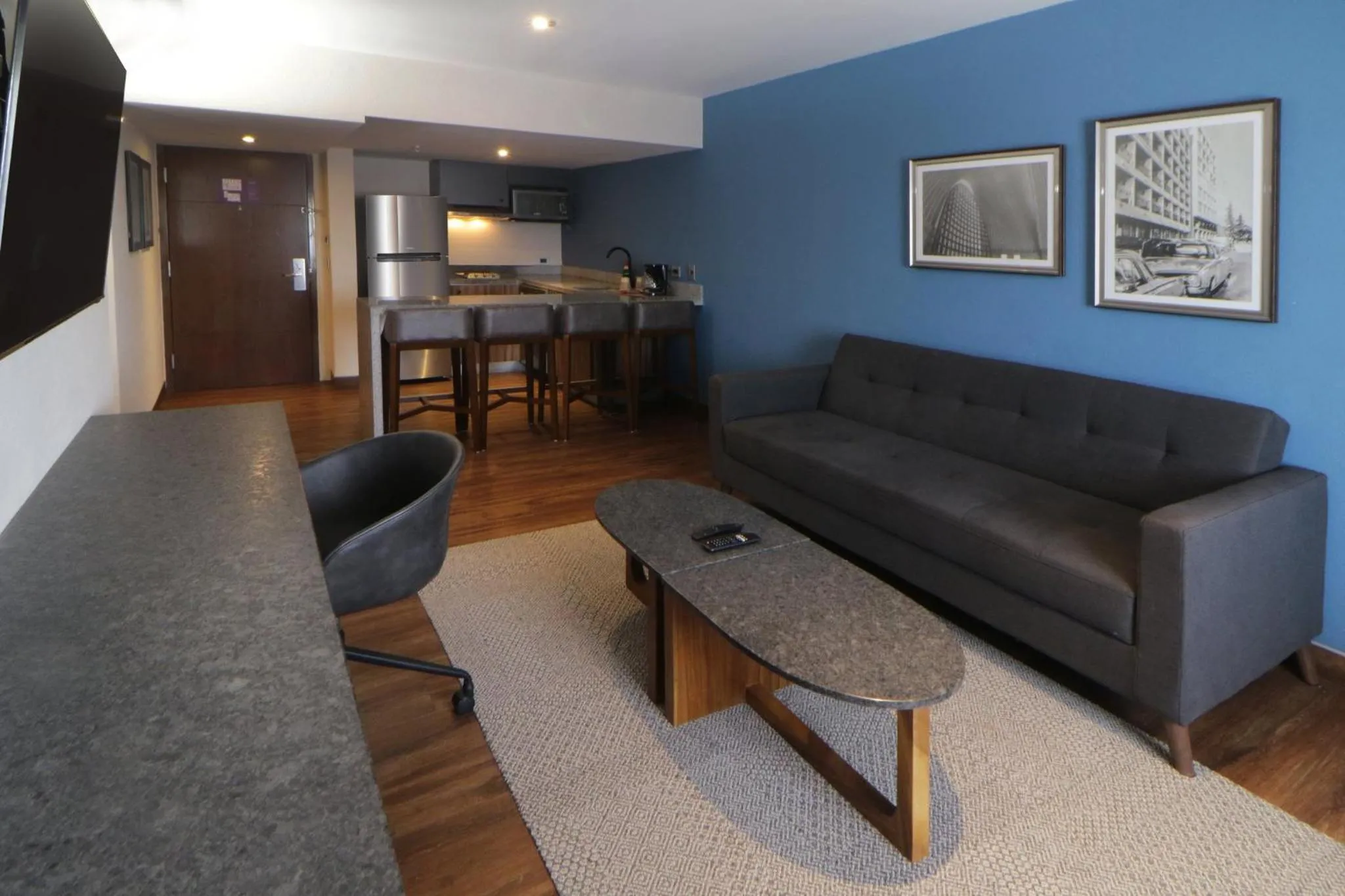 Photo of the whole room in Hotel Indigo Guadalajara Expo by IHG