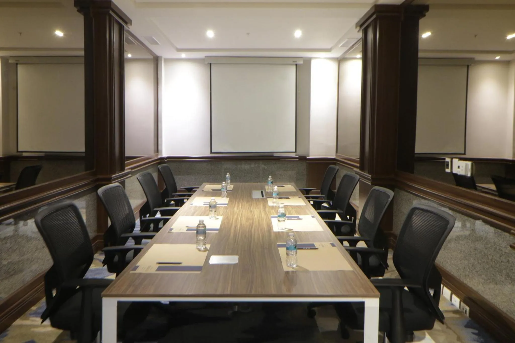 Meeting/conference room in Hotel Indigo Guadalajara Expo by IHG