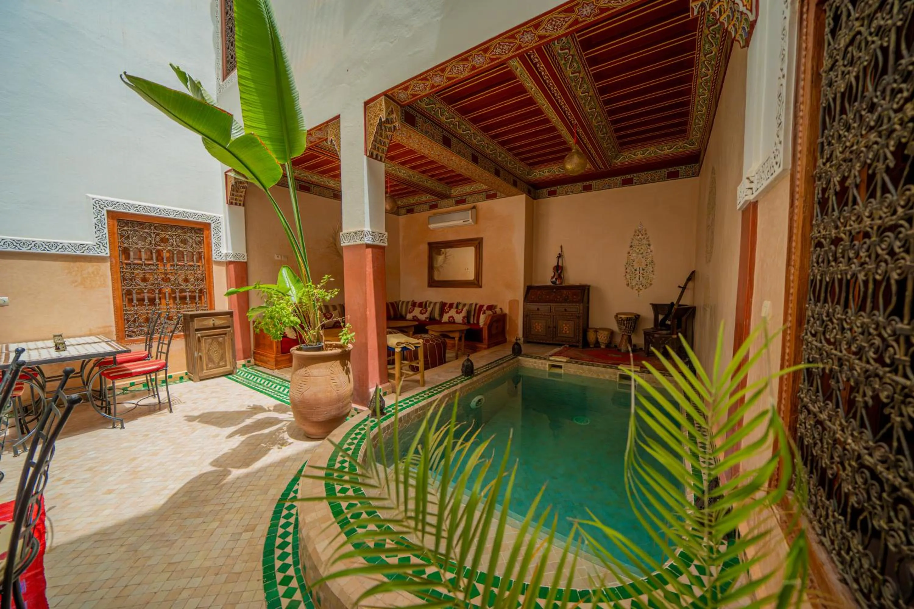 Swimming pool in Riad Euphorbe
