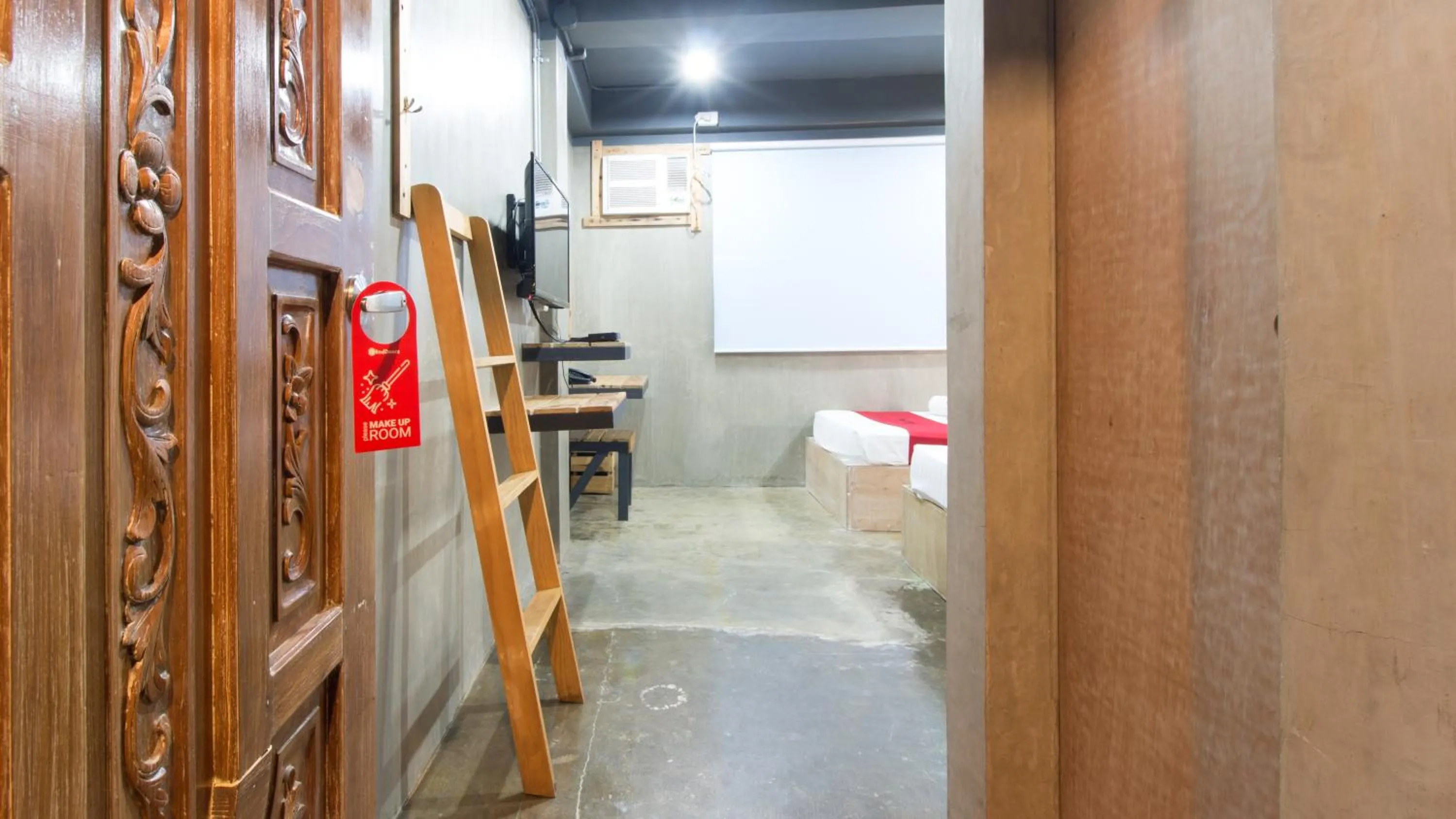 Photo of the whole room in RedDoorz Plus @ Taft North Mandurriao