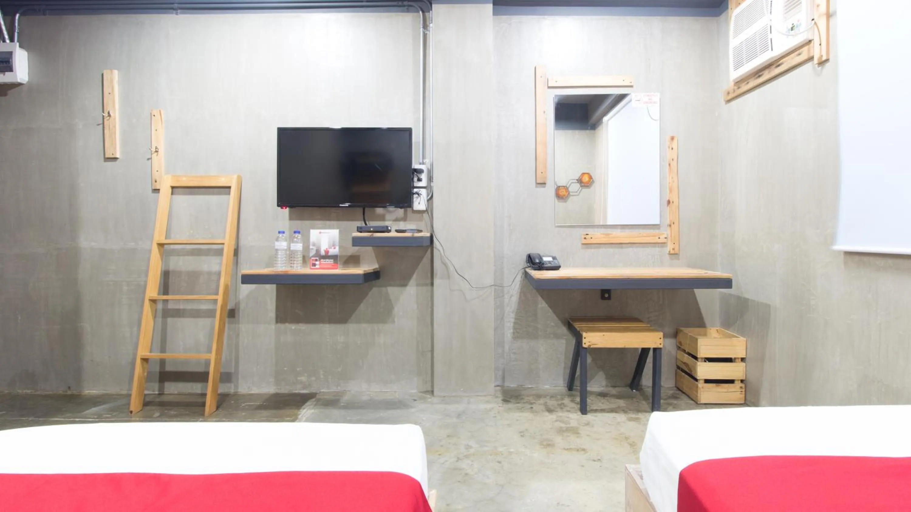 TV and multimedia, Bed in RedDoorz Plus @ Taft North Mandurriao
